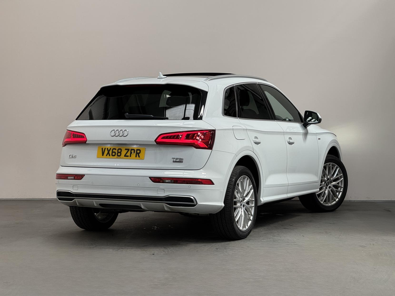 Audi Q5 view 17