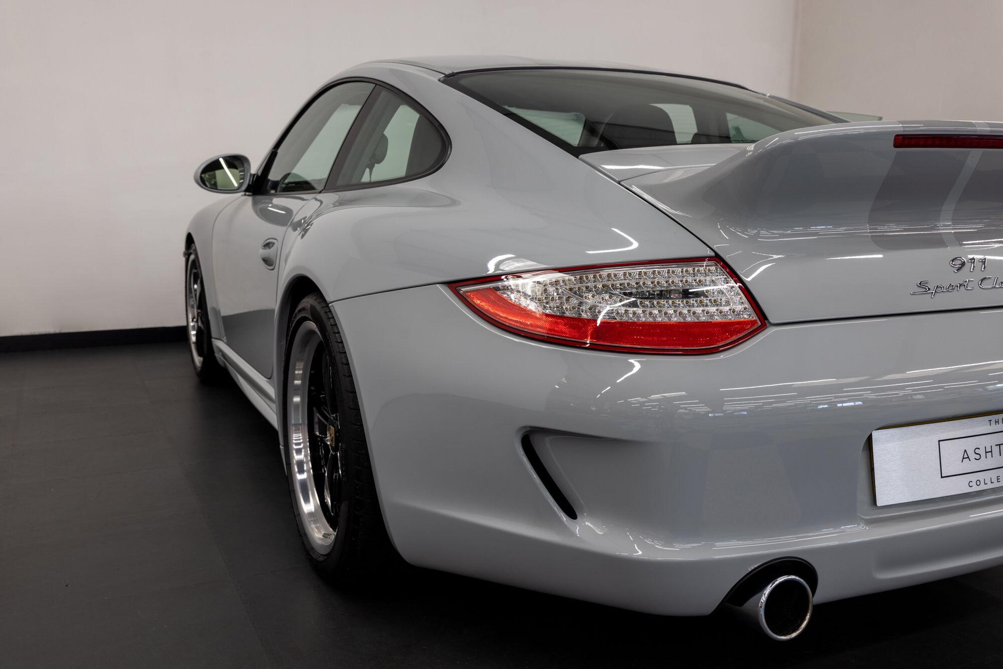Porsche 911 view 19