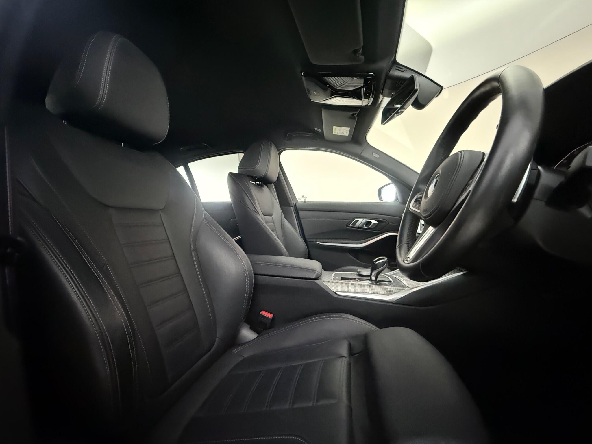 BMW 3 Series view 14