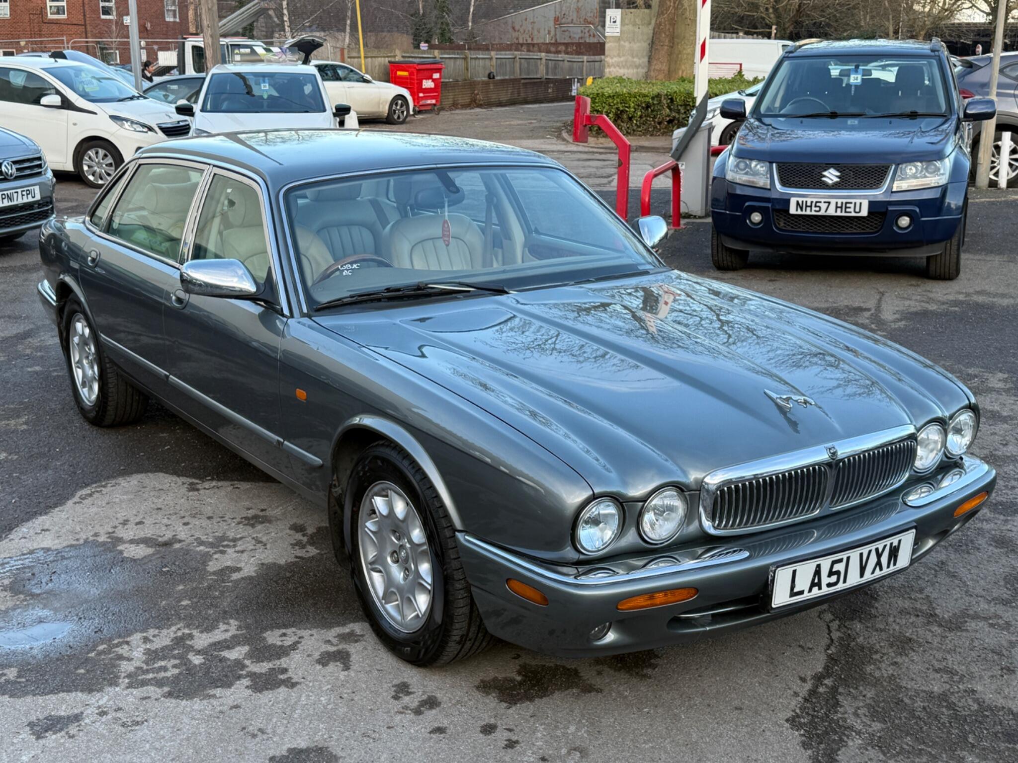 Jaguar XJ - Image 5
