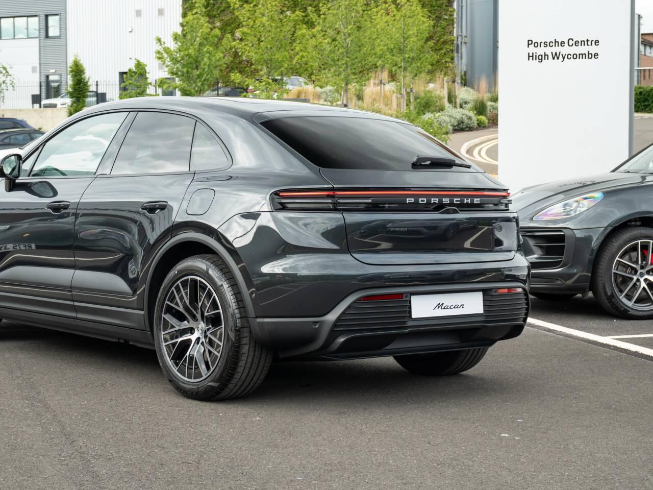 Porsche Macan view 8