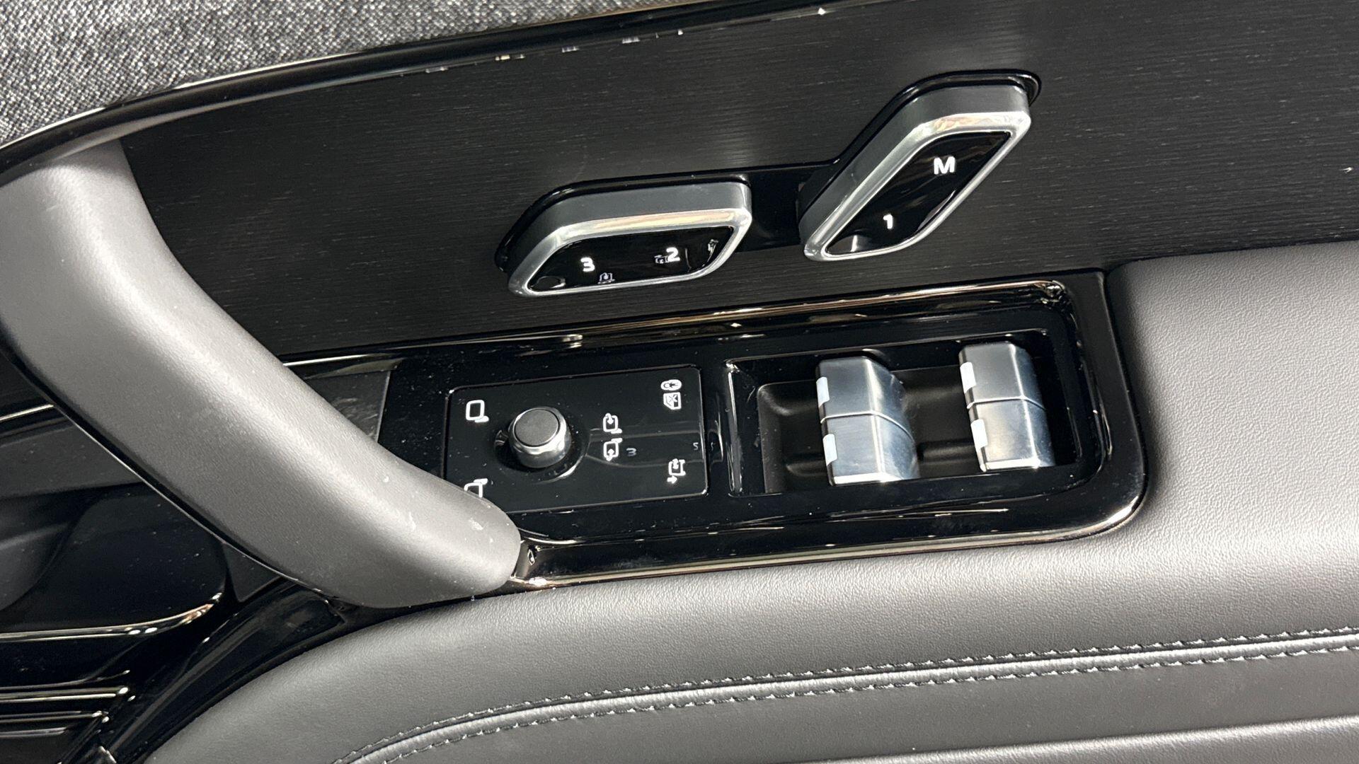 Land Rover Range Rover Sport view 24