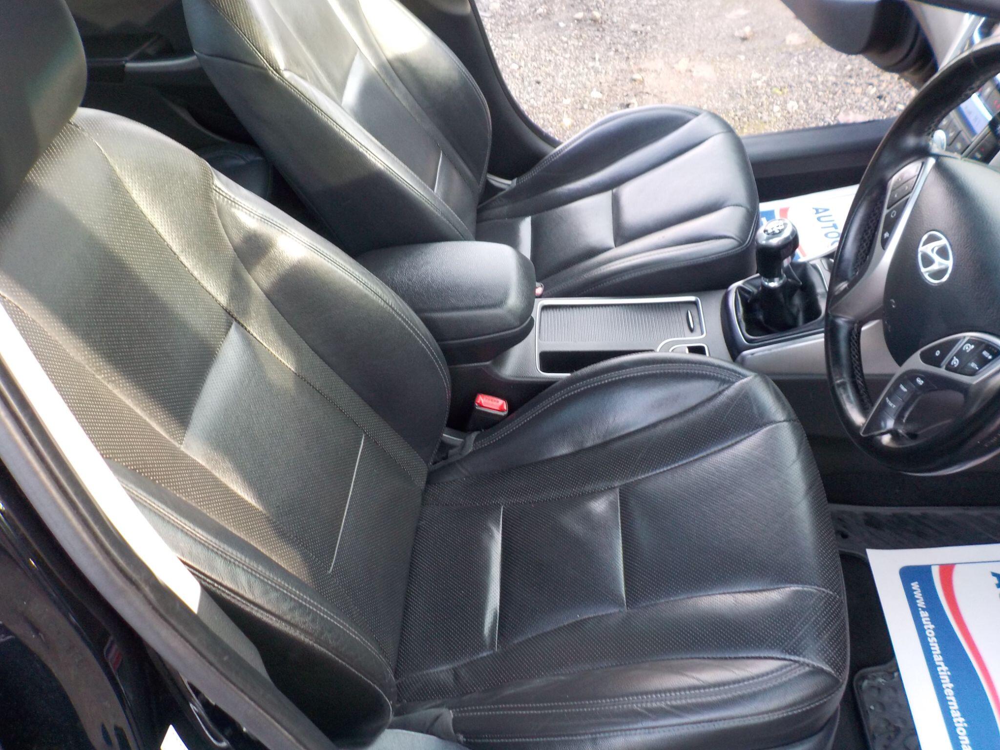 Hyundai i30 1.6 CRDi Blue Drive Premium Euro 6 (s/s) 5dr