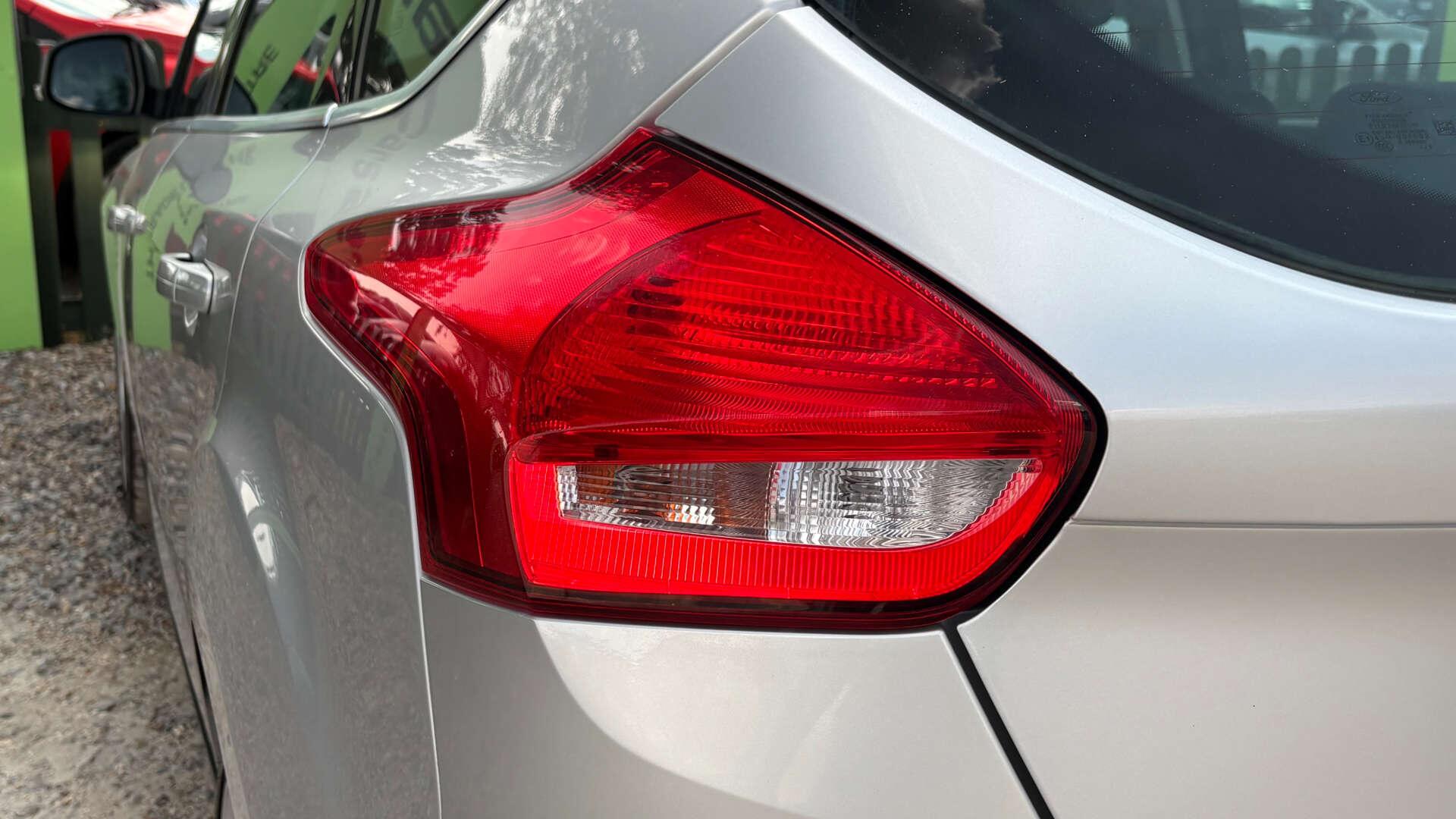 Ford Focus view 43