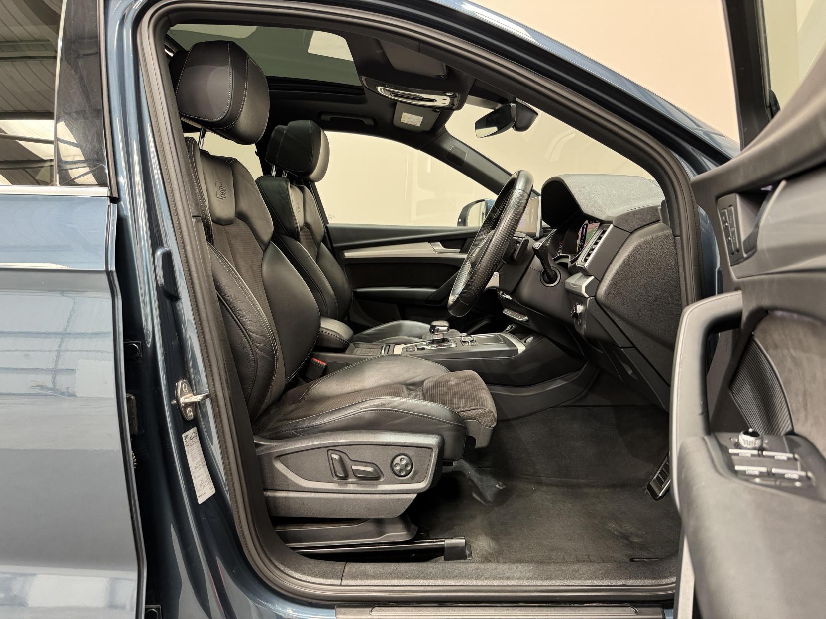 Audi Q5 view 23