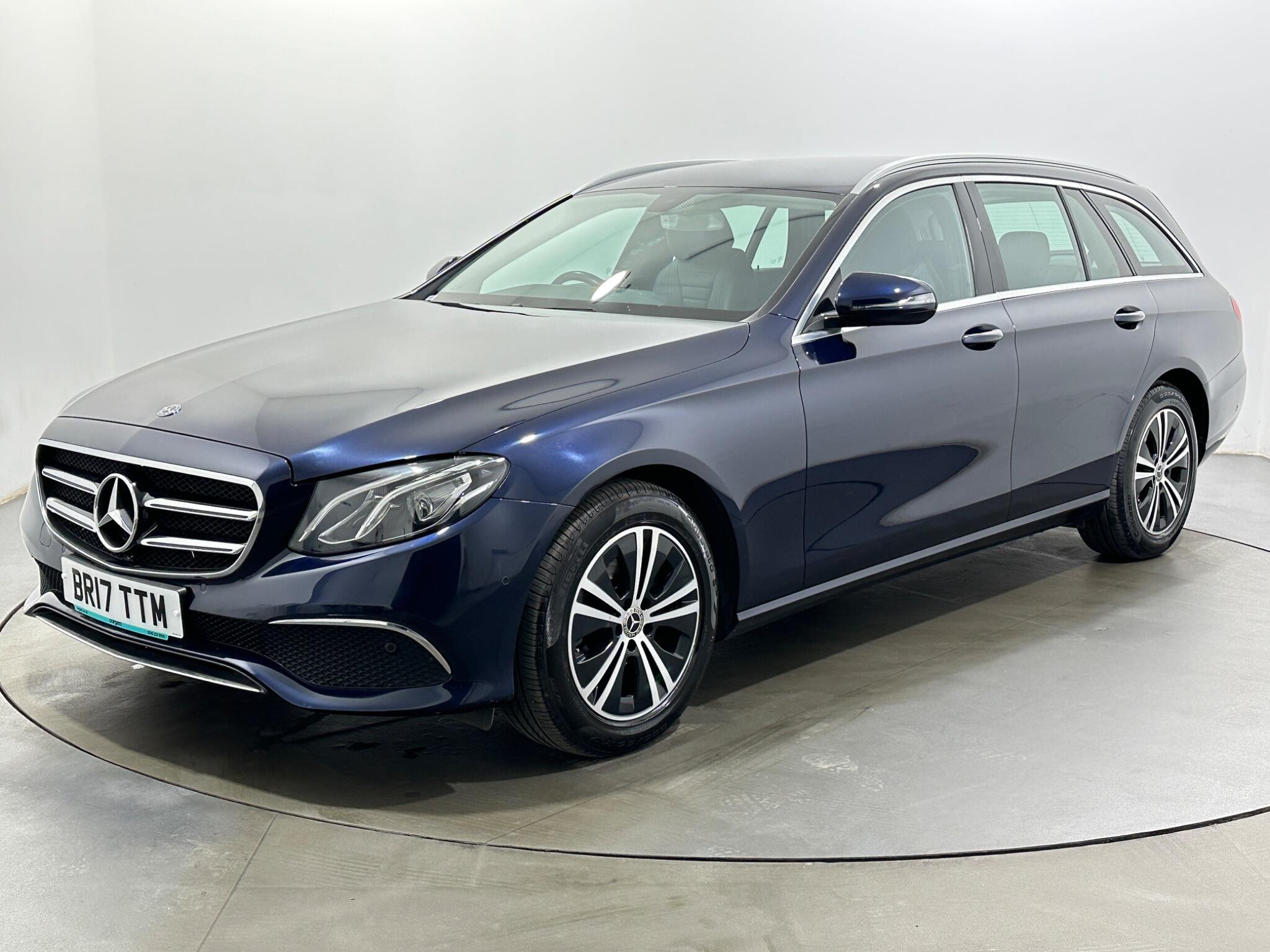 Mercedes-Benz E-Class view 4