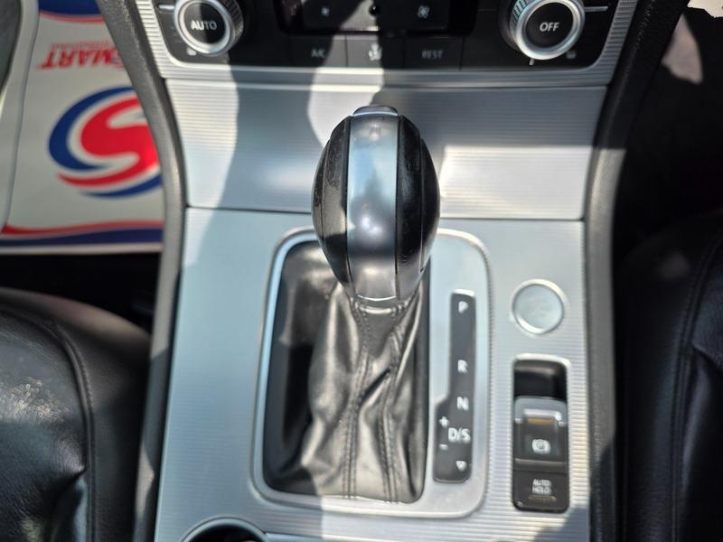 2015 Volkswagen Touareg image 40