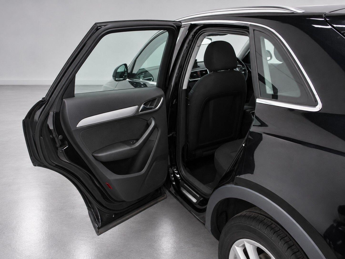 Audi Q3 view 27
