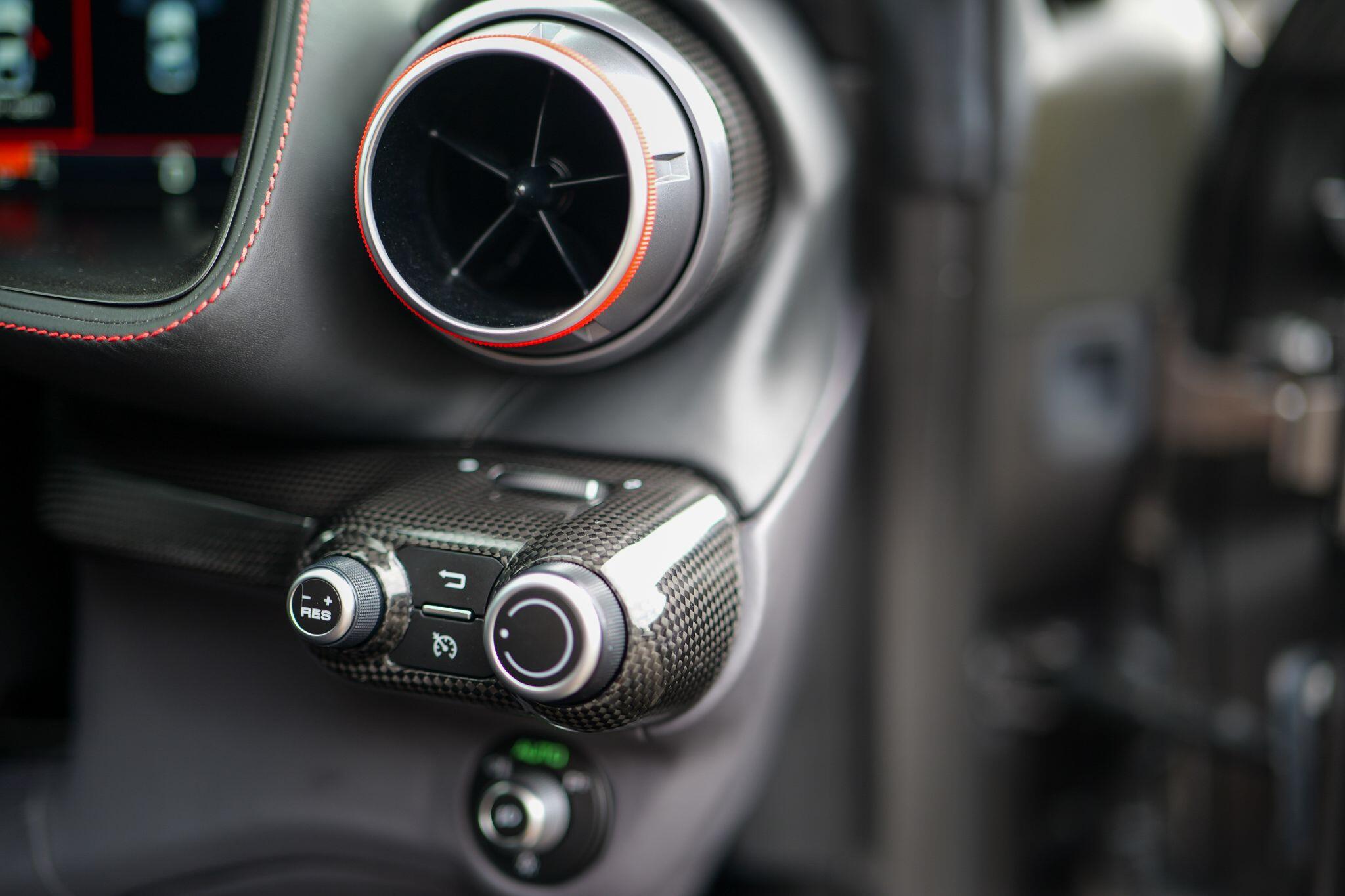 Ferrari 812 view 18