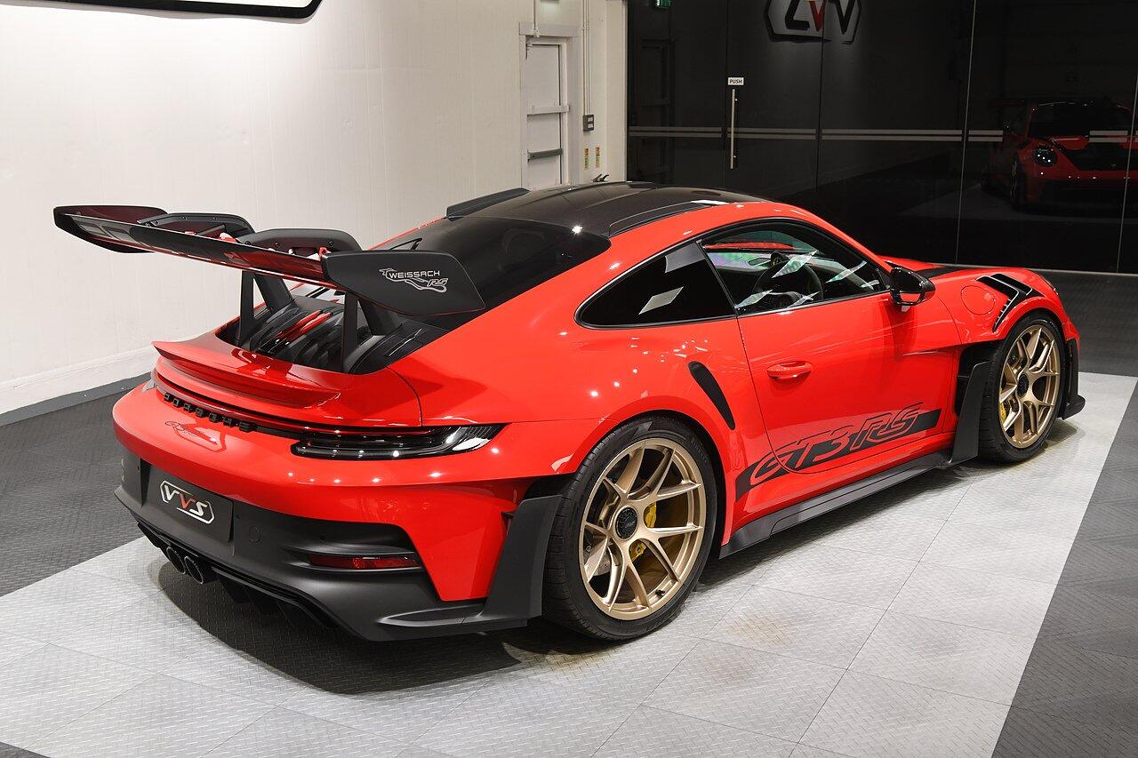 Porsche 911 view 34