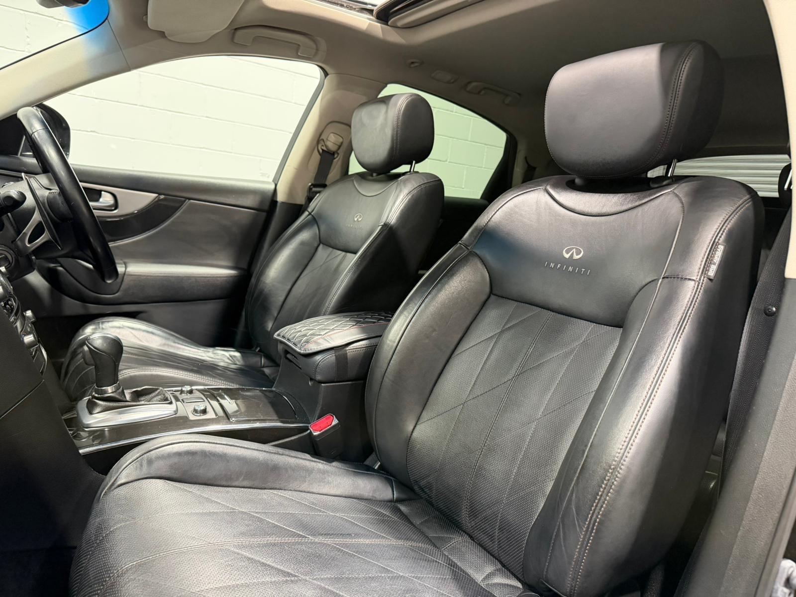 Infiniti QX70 view 36