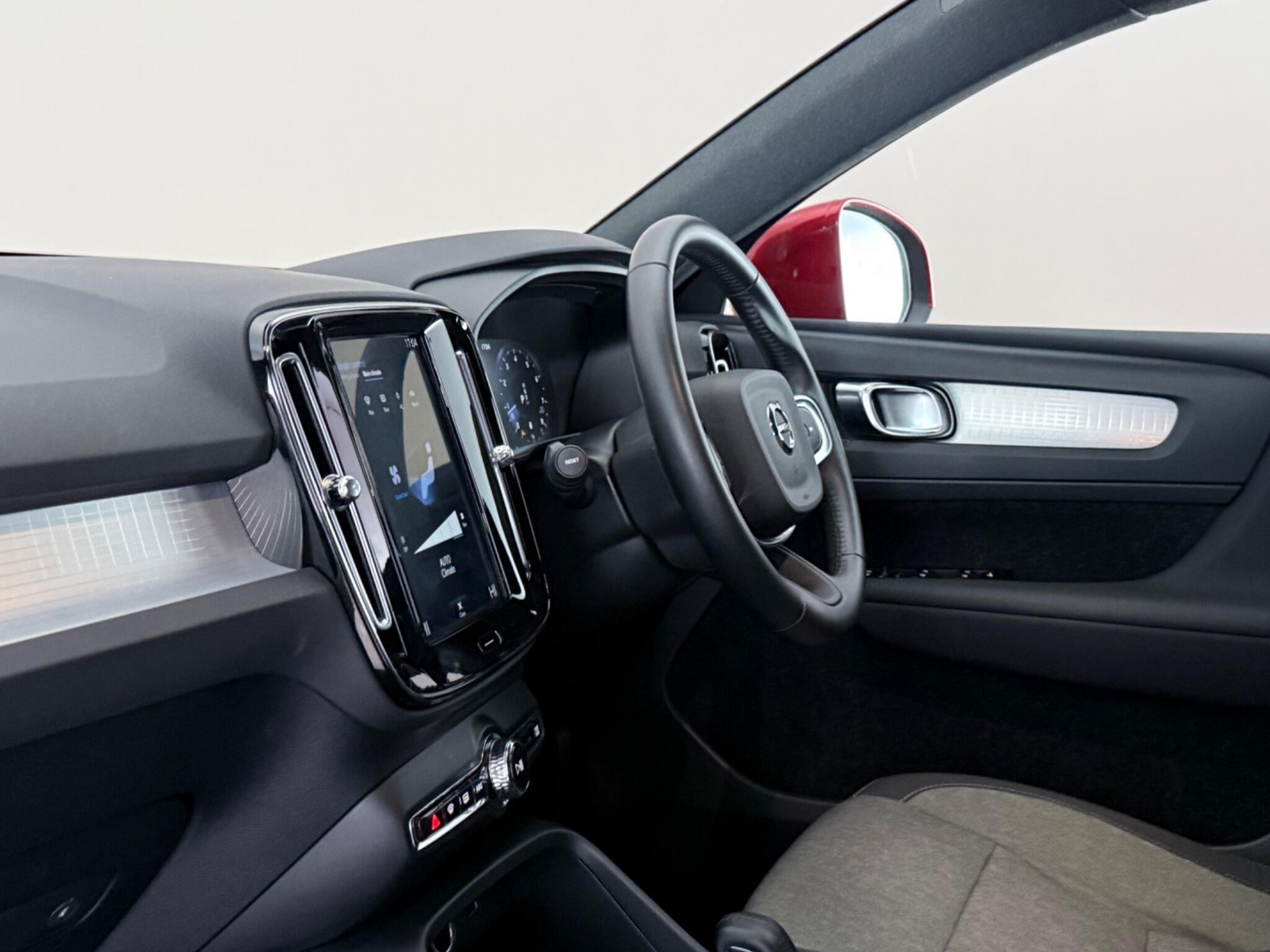 Volvo XC40 view 17