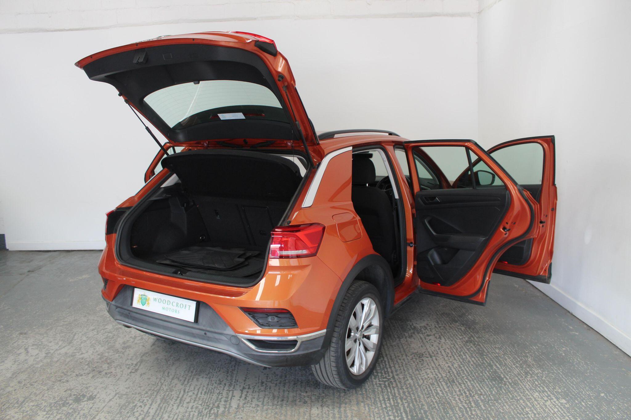 Volkswagen T-Roc view 21