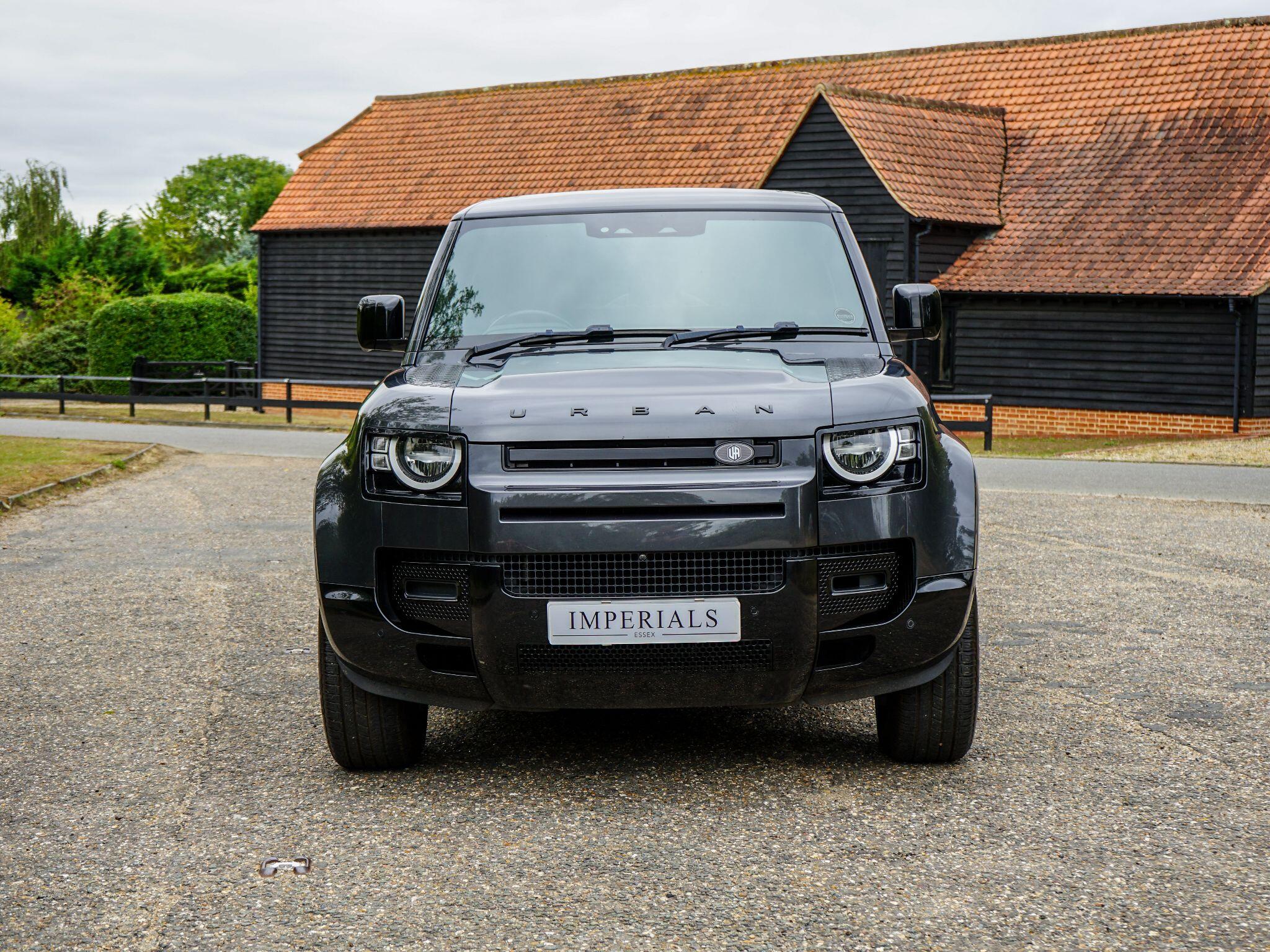 Land Rover Defender 90 view 11