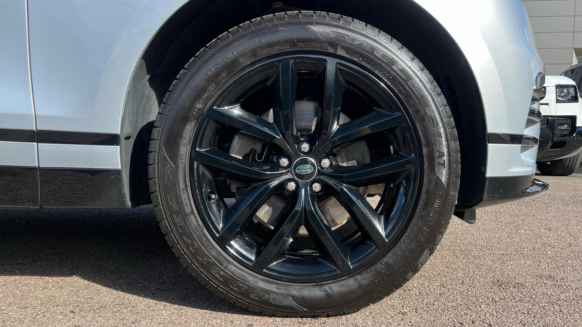 Land Rover Range Rover Velar view 9