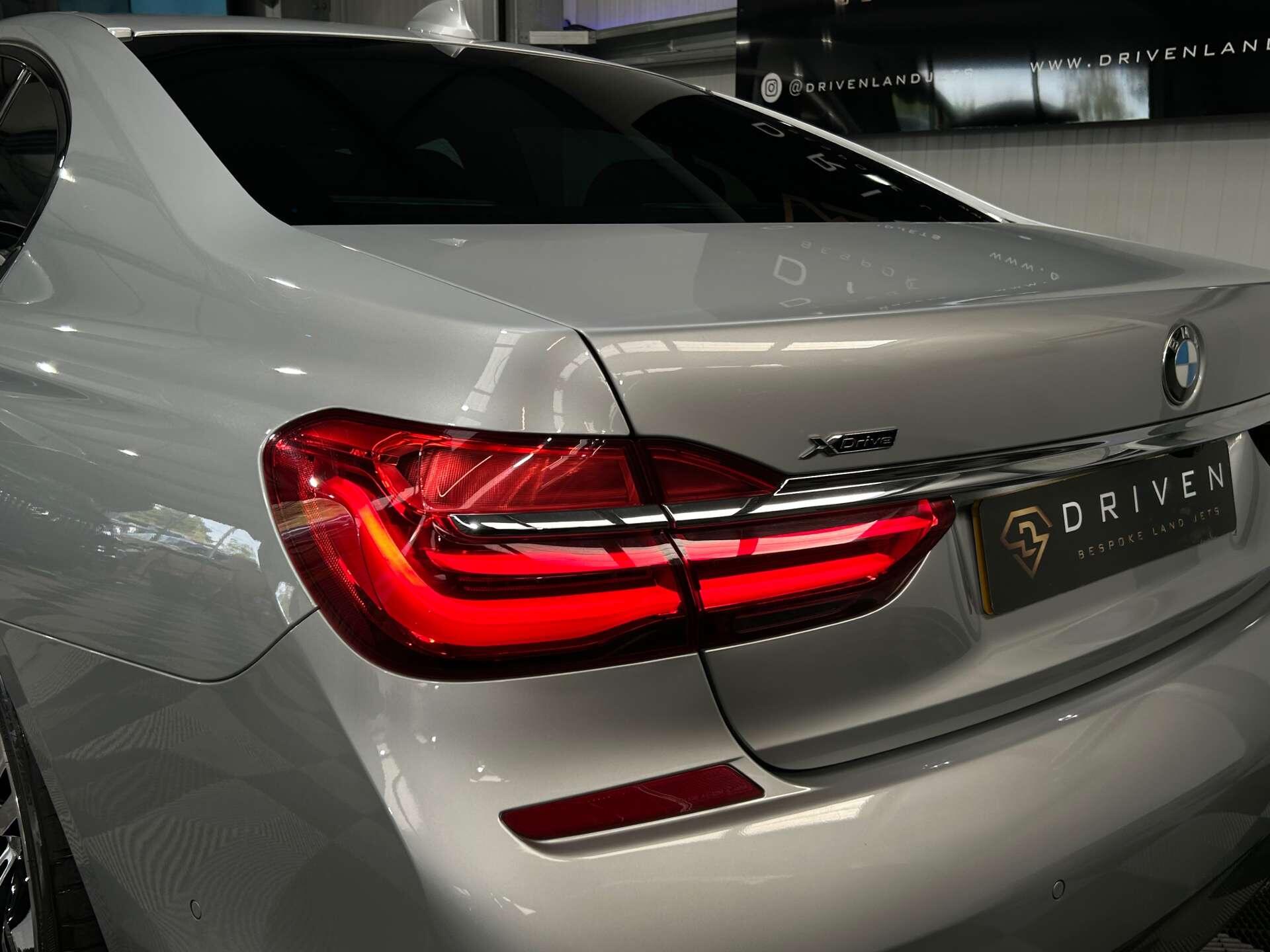 BMW 7 Series view 12