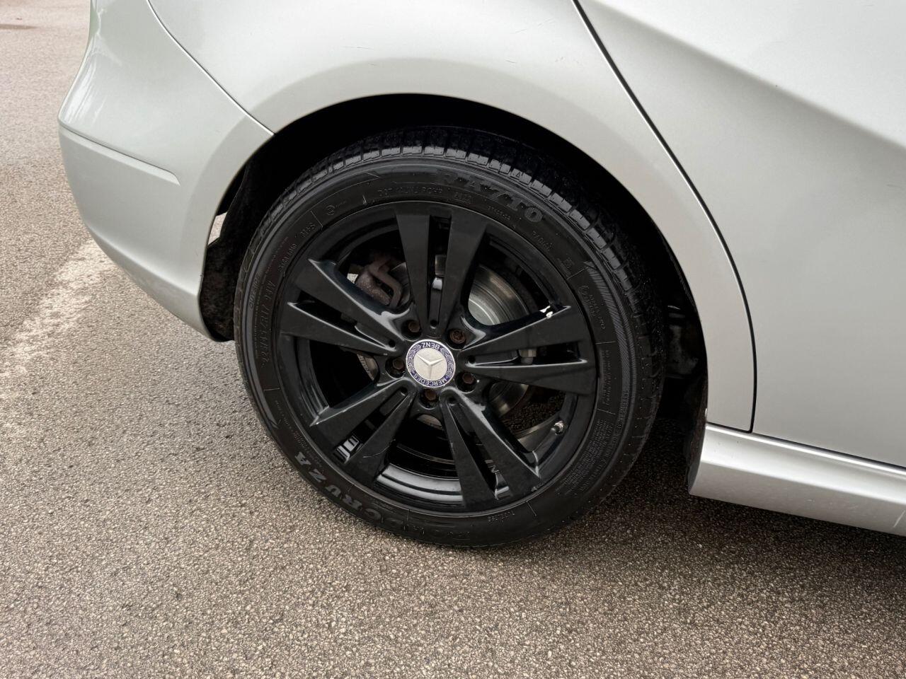Mercedes-Benz B Class view 3