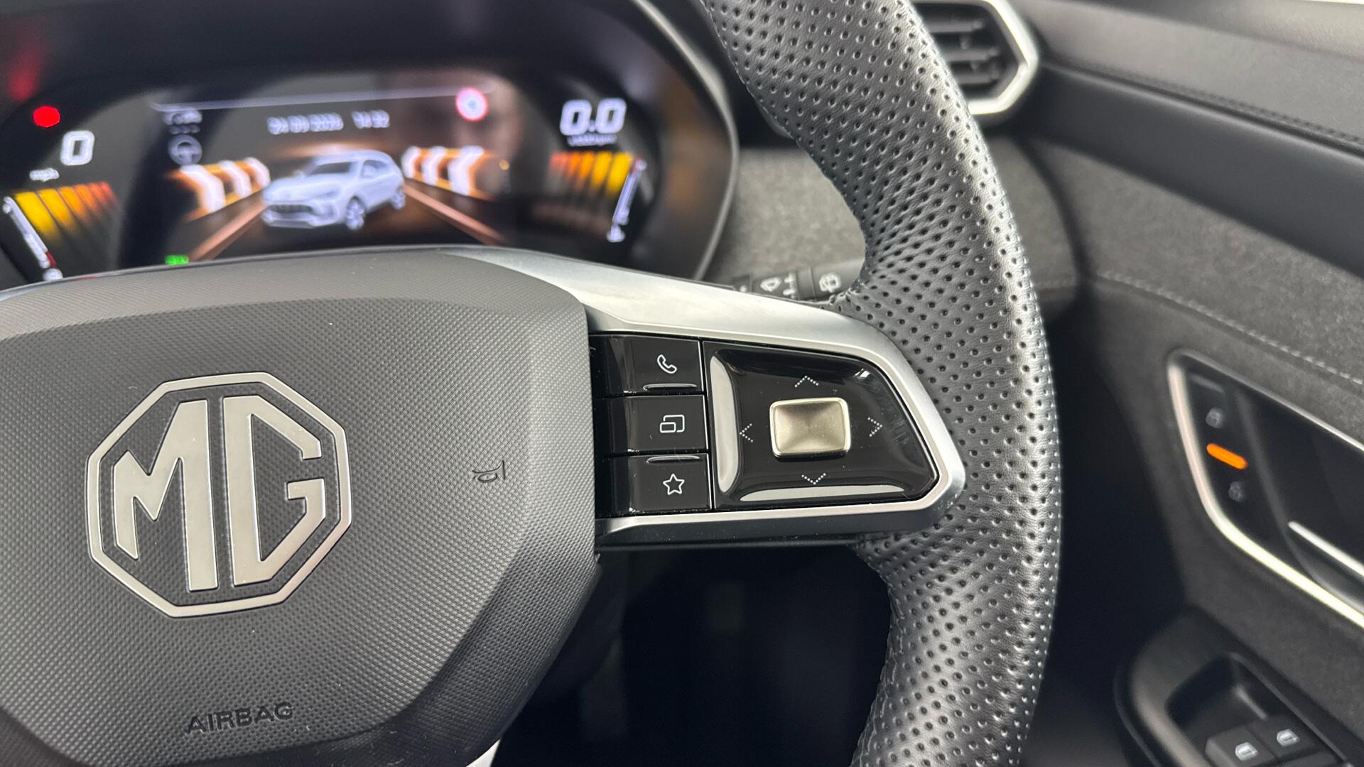 MG ZS view 32
