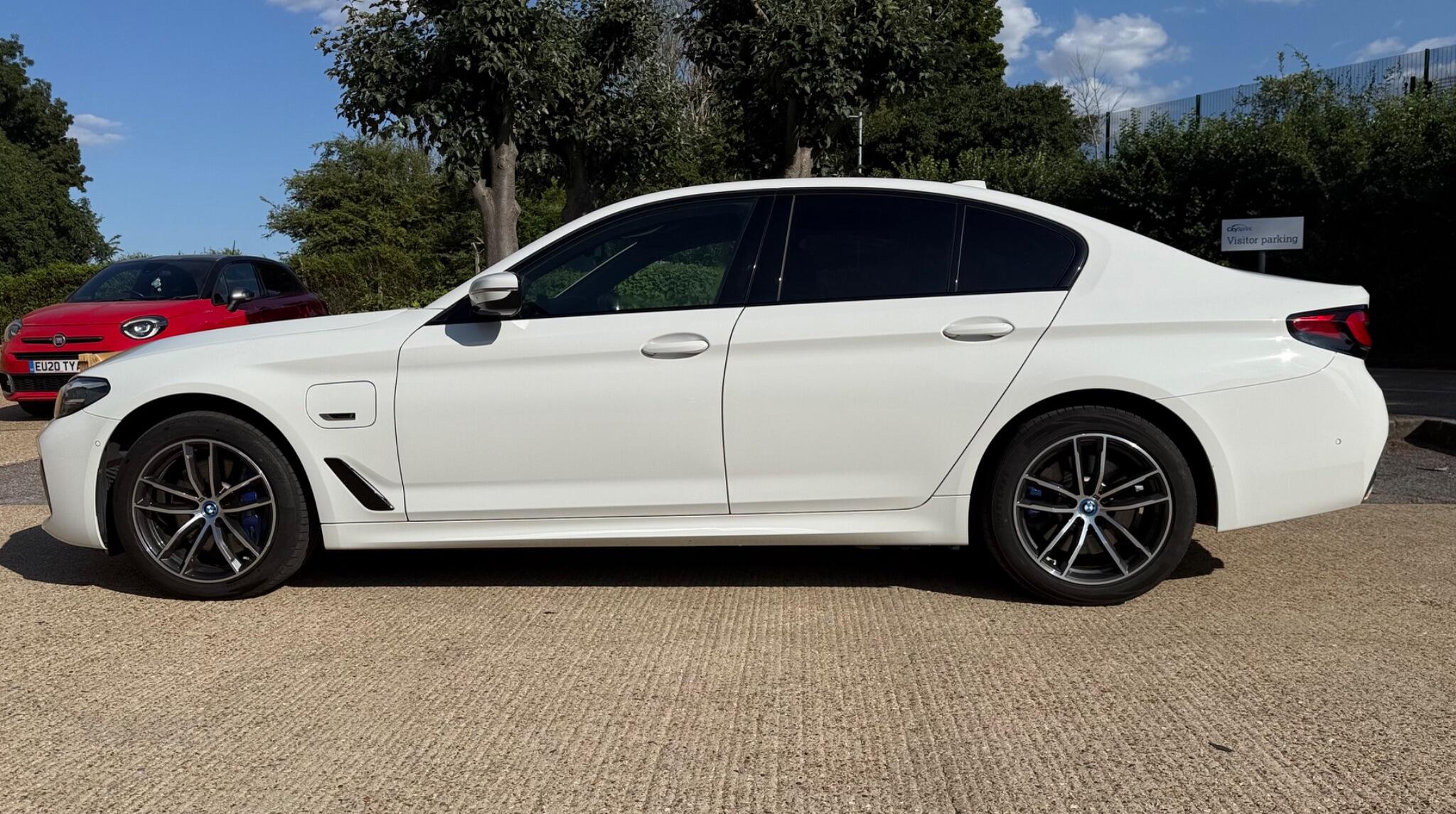 BMW 5 Series view 9
