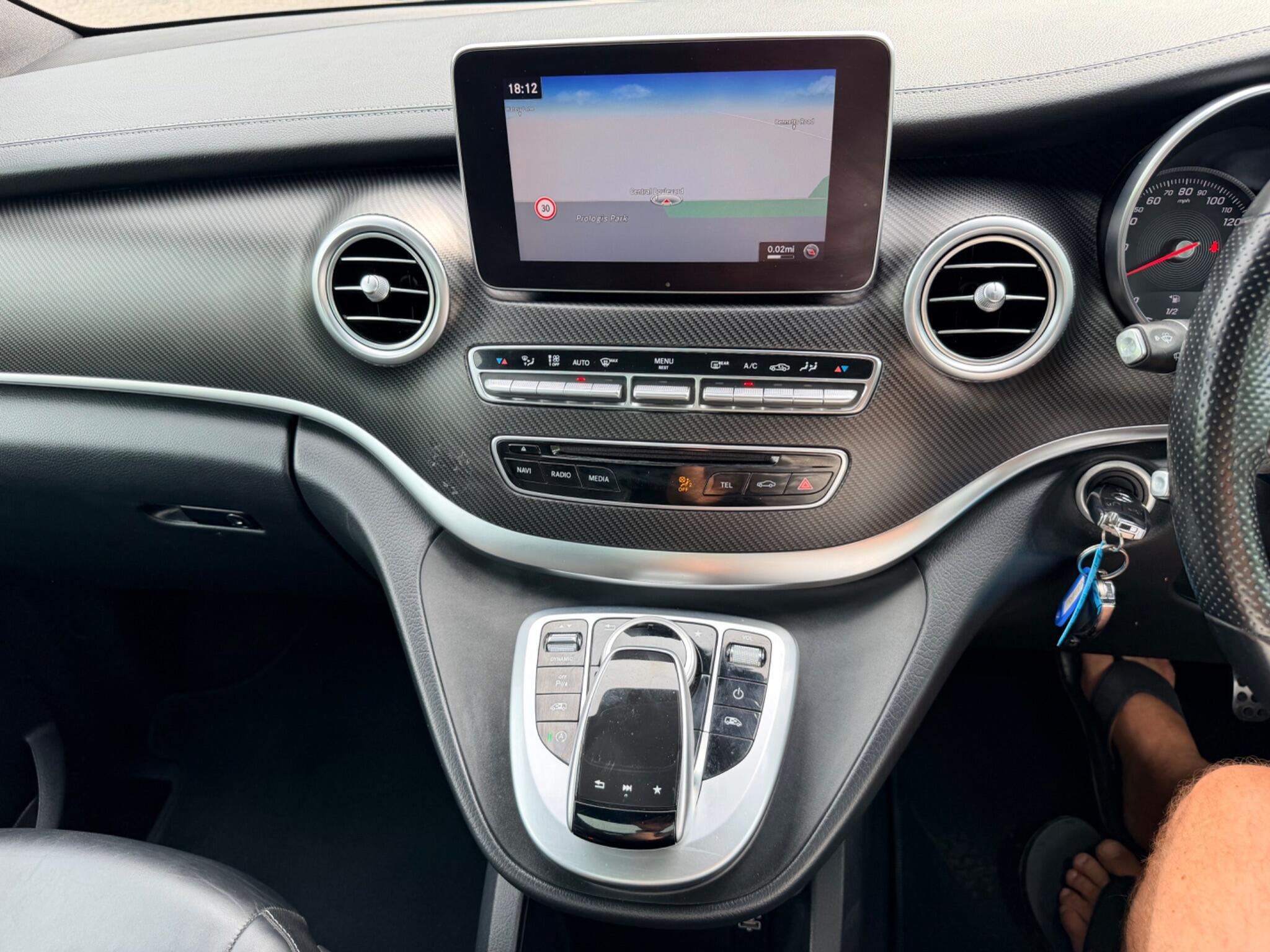 Mercedes-Benz V-Class view 11