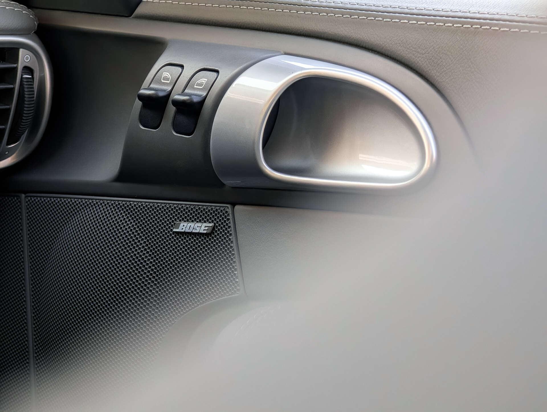 Porsche 911 view 28