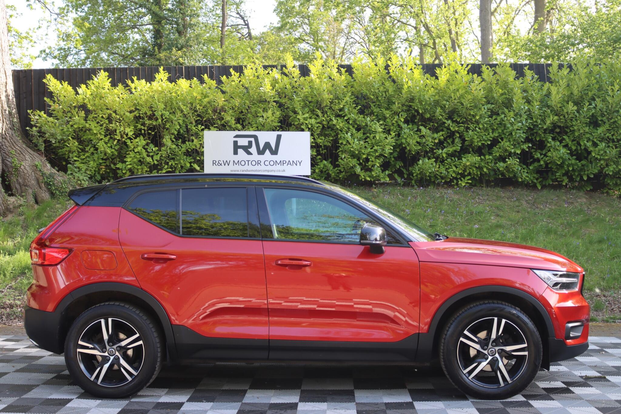 Volvo XC40 view 2