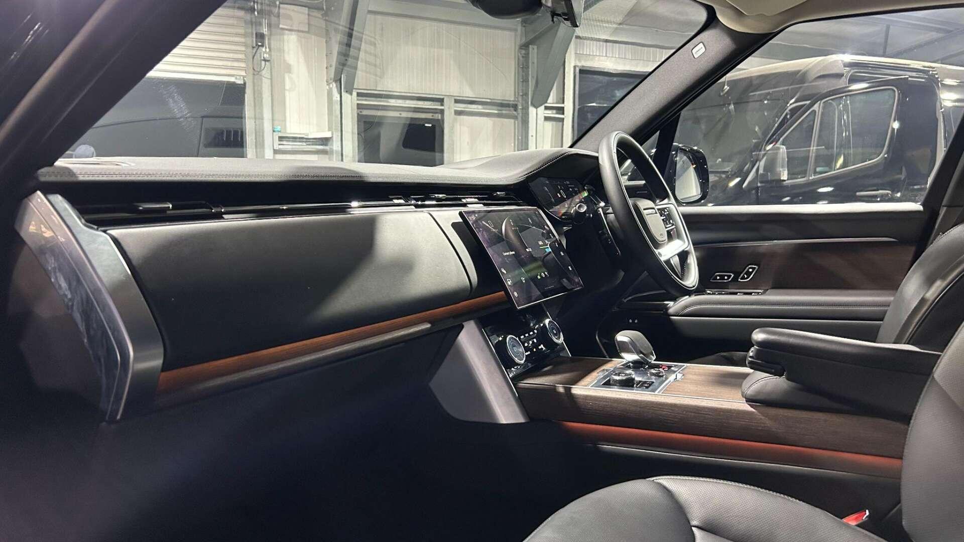 Land Rover Range Rover view 26