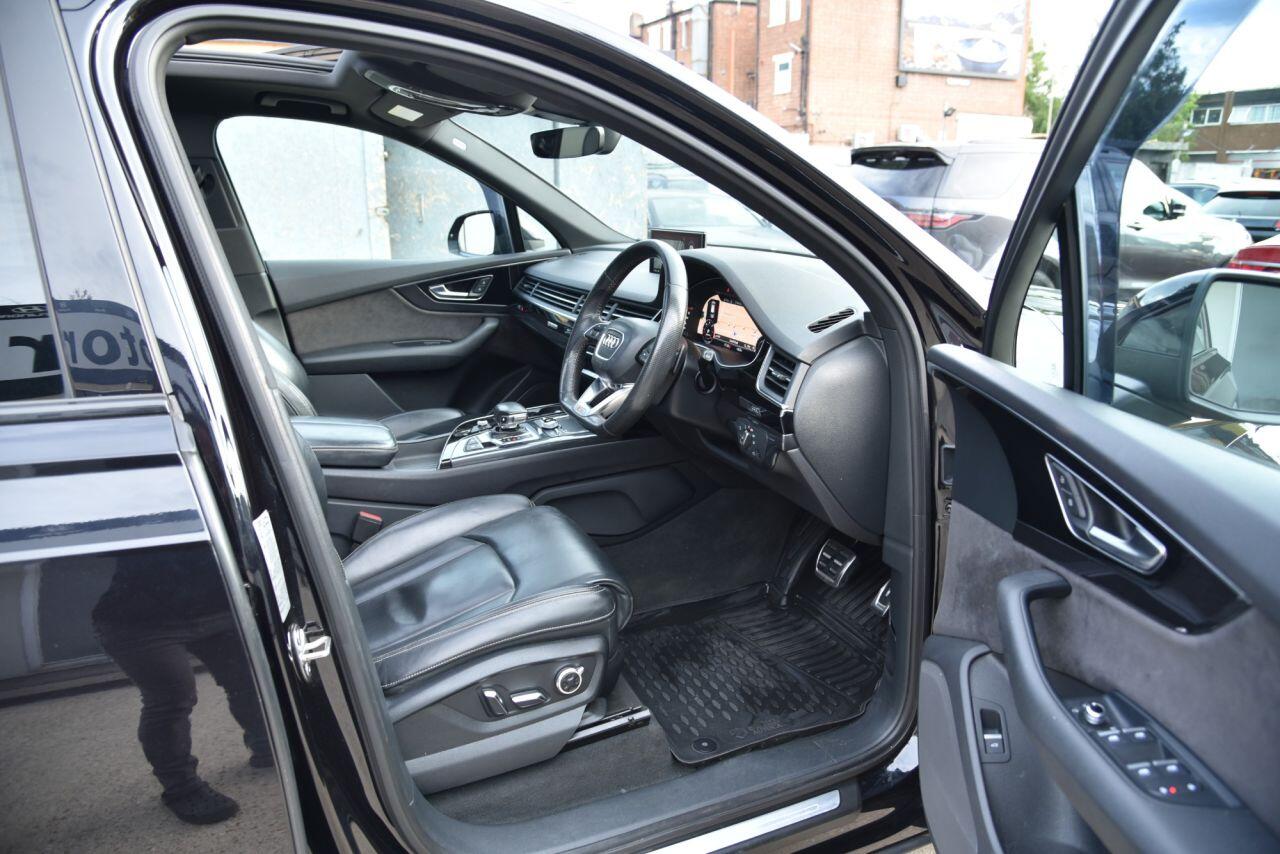 Audi Q7 view 21