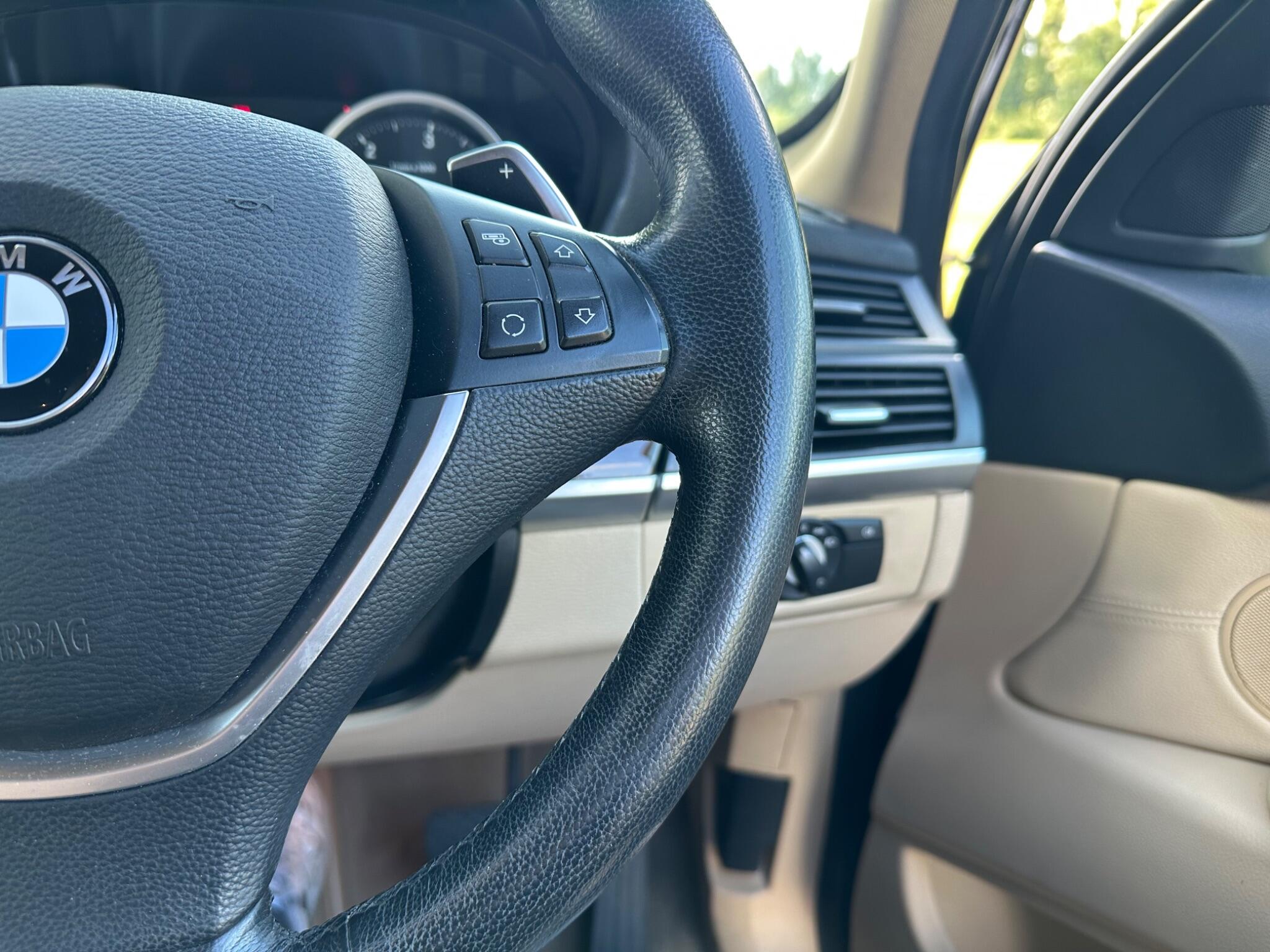 BMW X6 view 10
