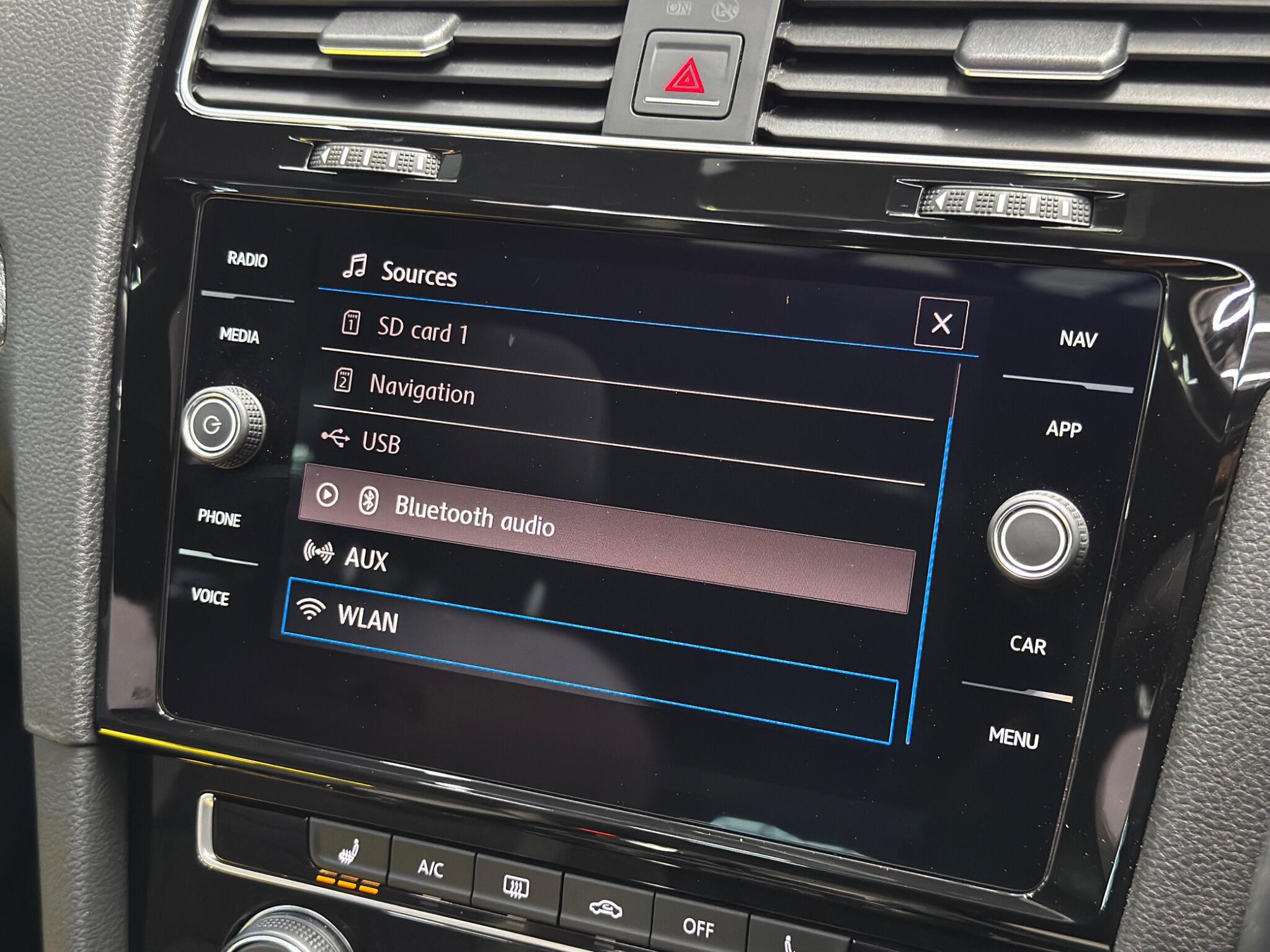 Volkswagen Golf view 26