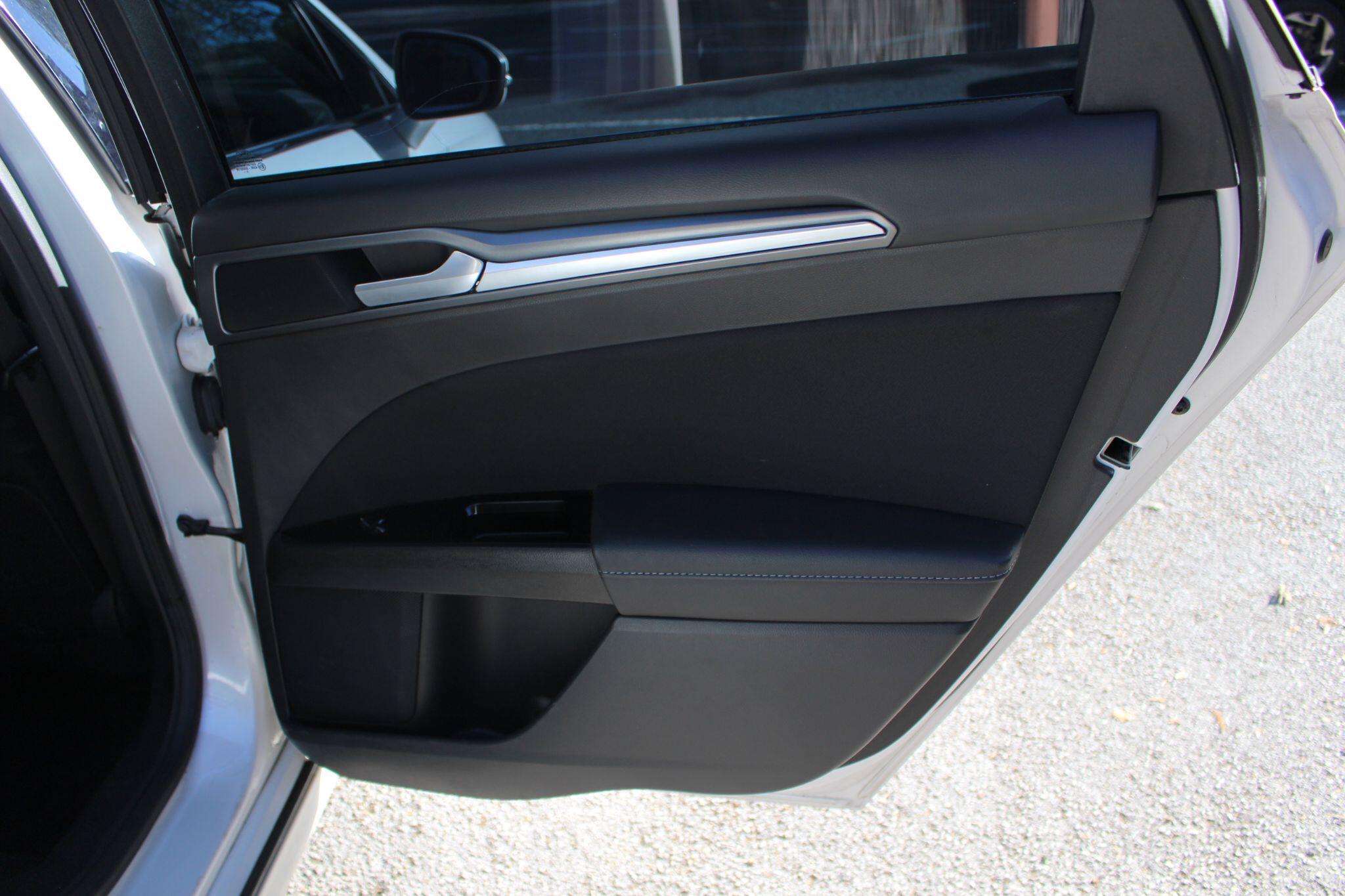 Ford Mondeo view 28