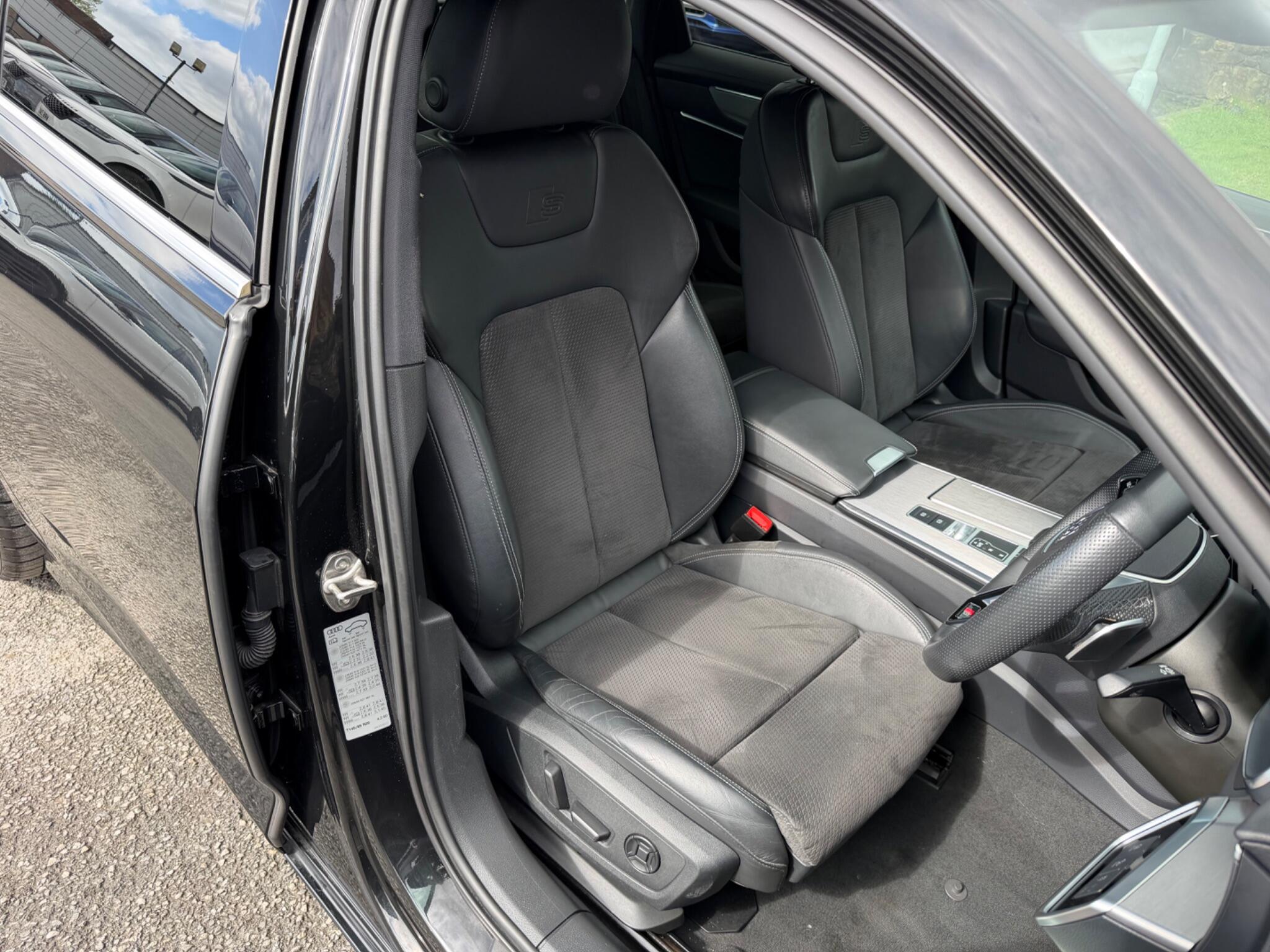 Audi A6 view 16