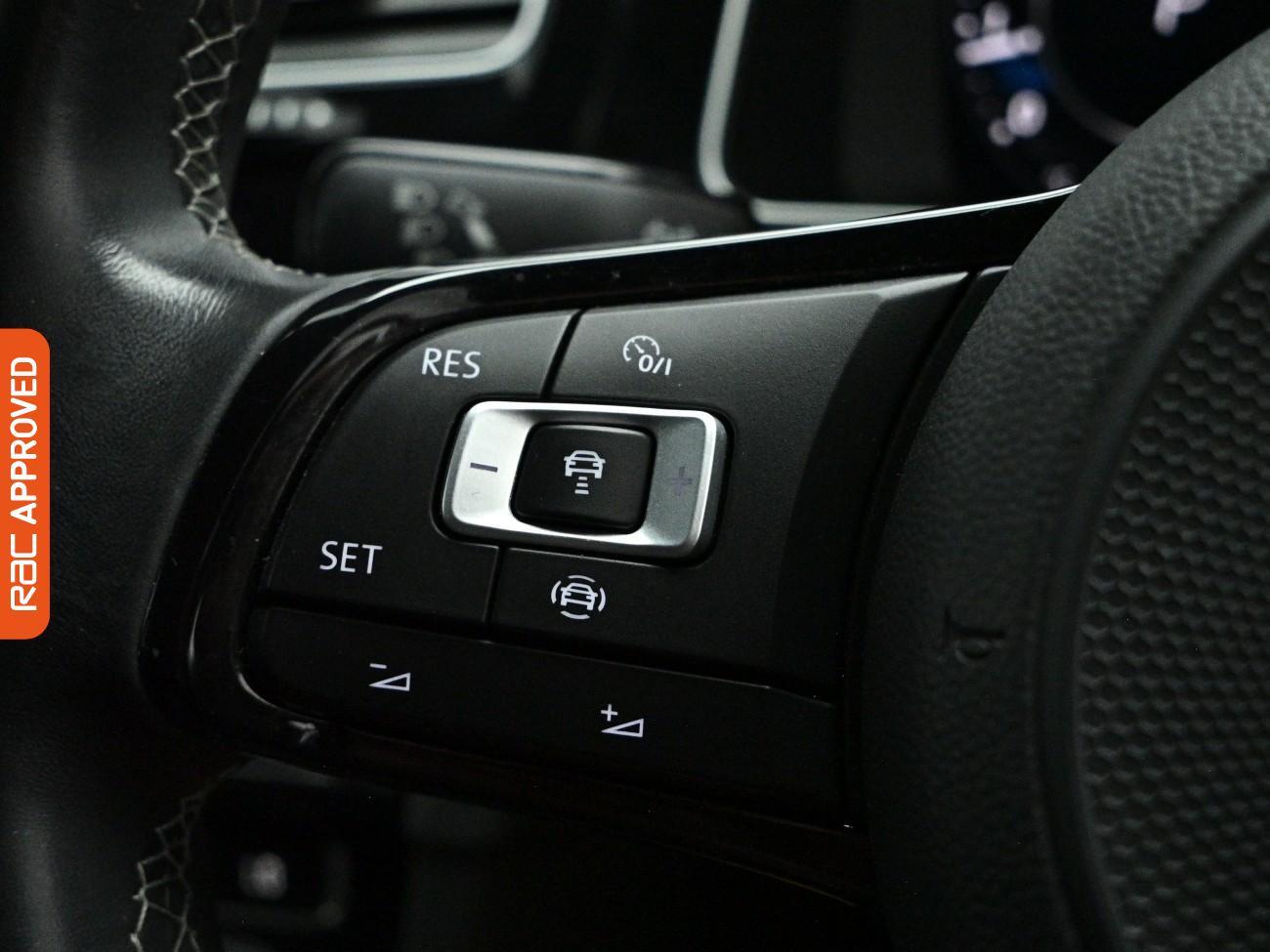 Volkswagen Golf view 24