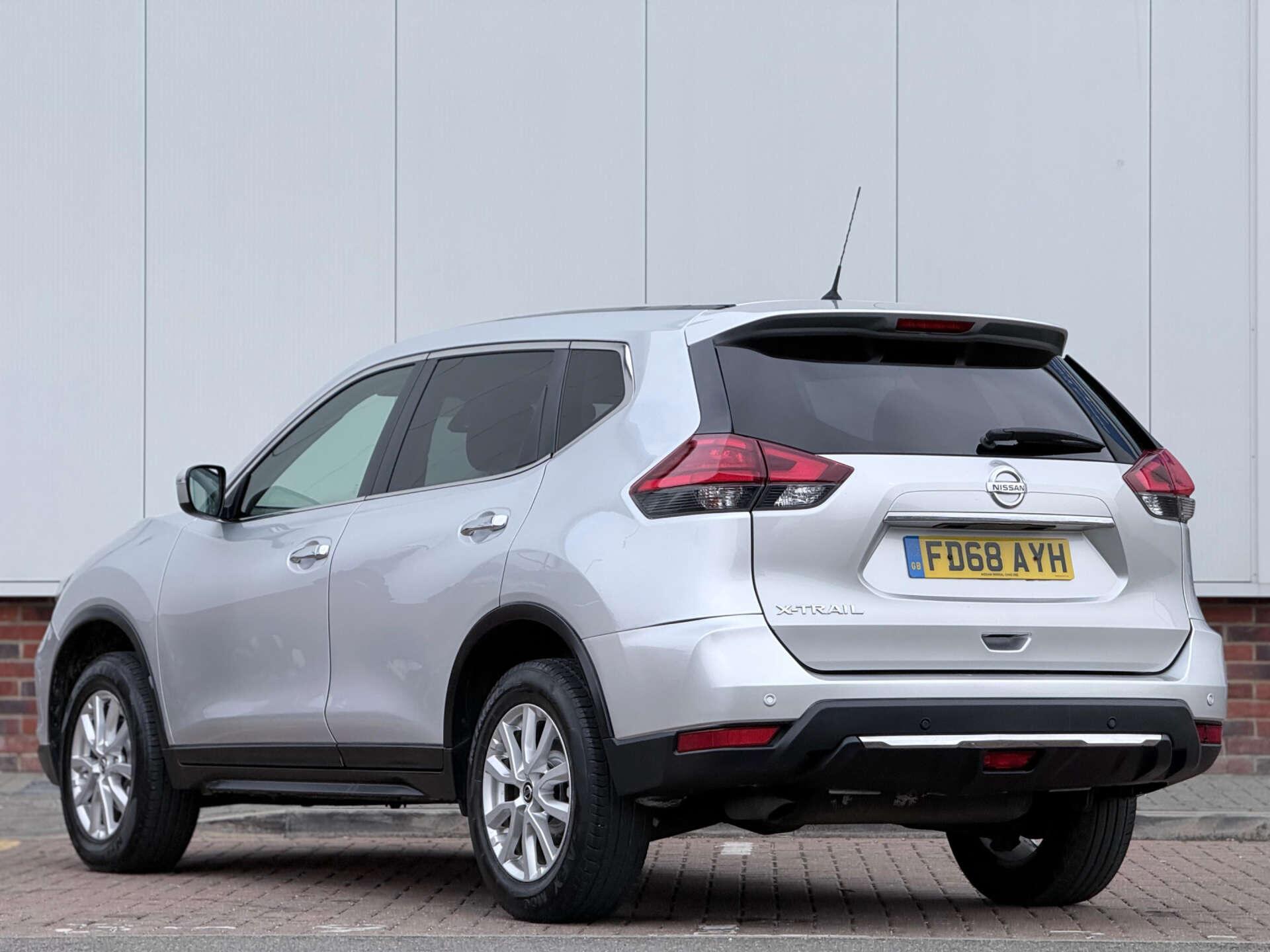 Nissan X-Trail view 4