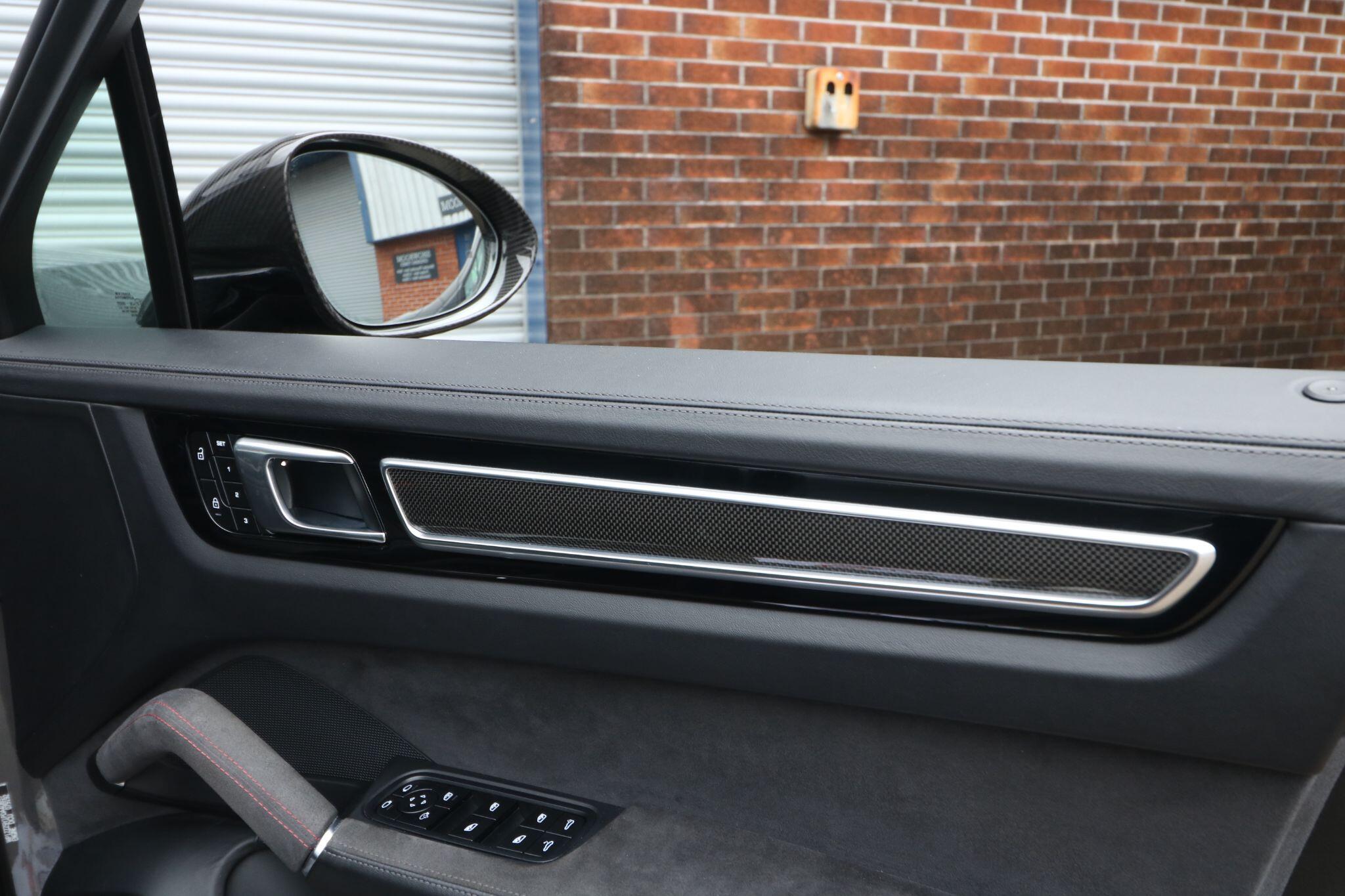 Porsche Cayenne view 16