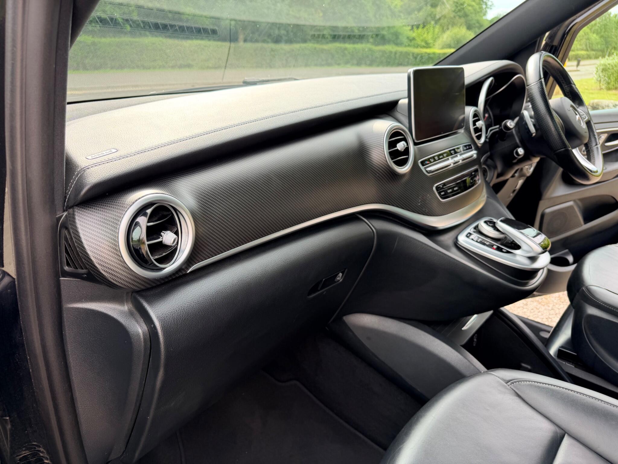 Mercedes-Benz V-Class view 14