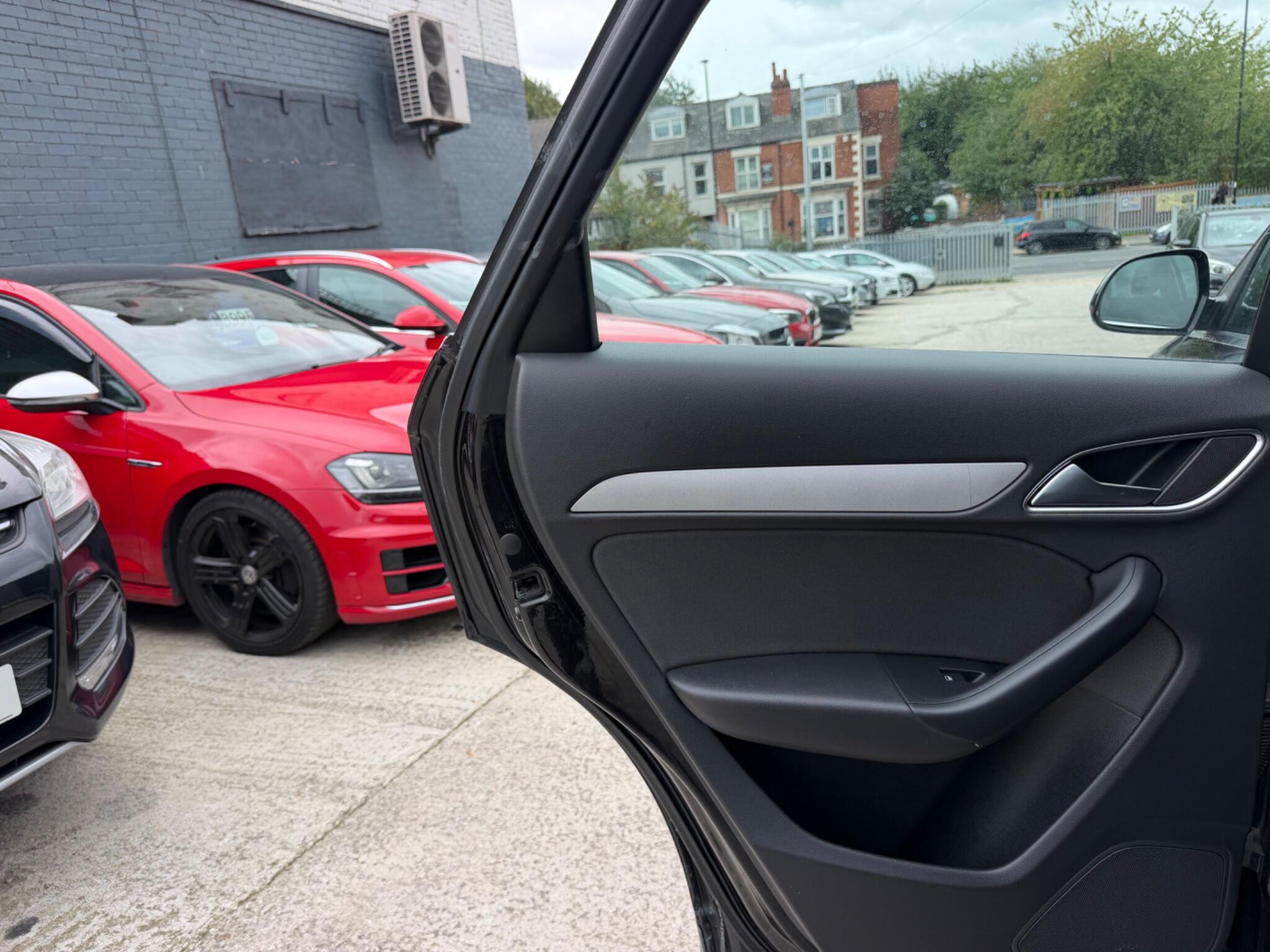 Audi Q3 view 25