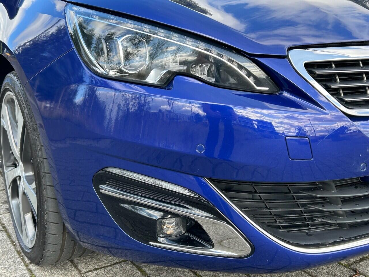 Peugeot 308 view 8
