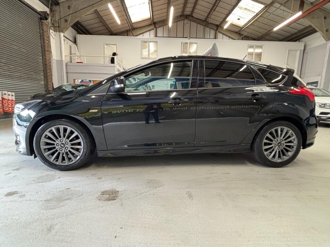 Ford Focus view 8