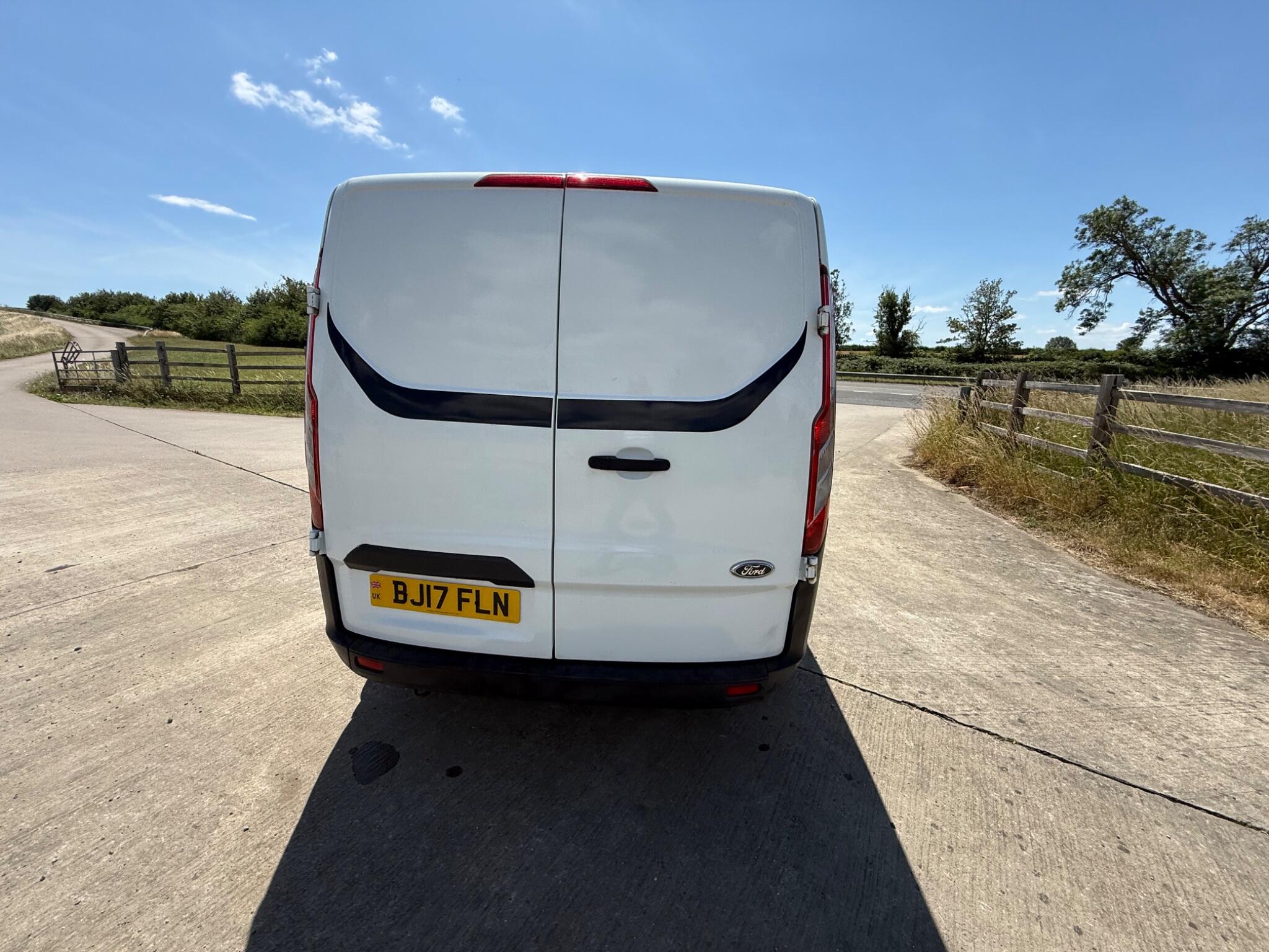 Ford Transit Custom 2.0 TDCi 290 L1 H1 5dr — photo 17 of 84