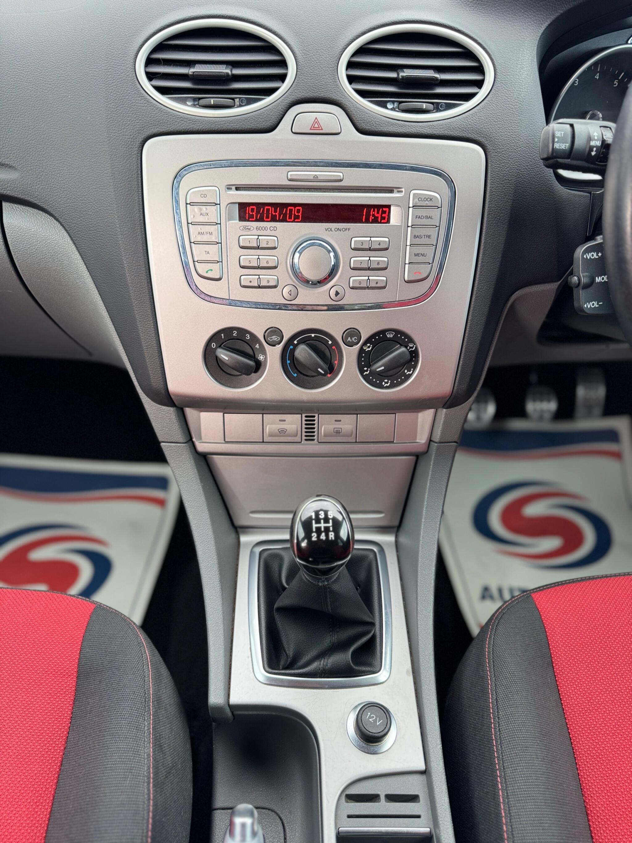 Ford Focus view 18