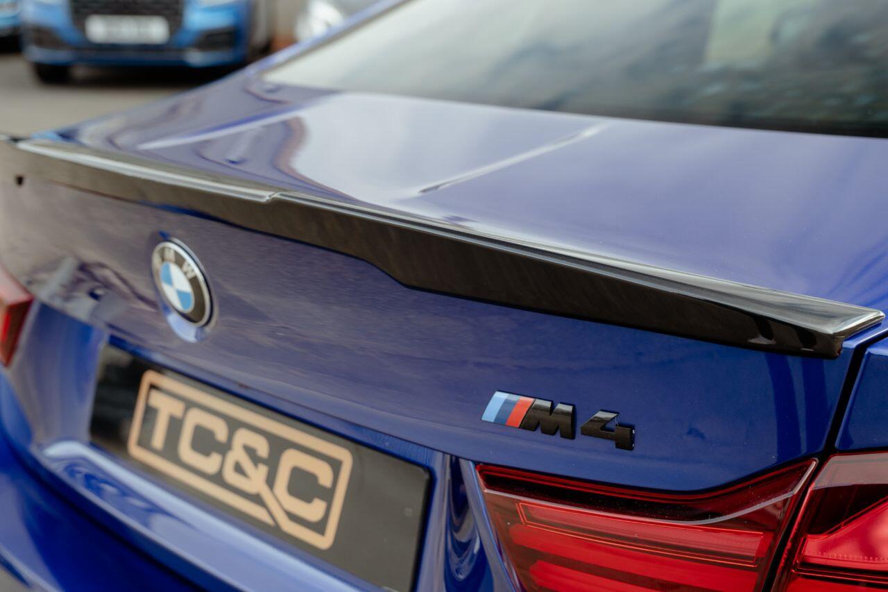 BMW M4 view 90