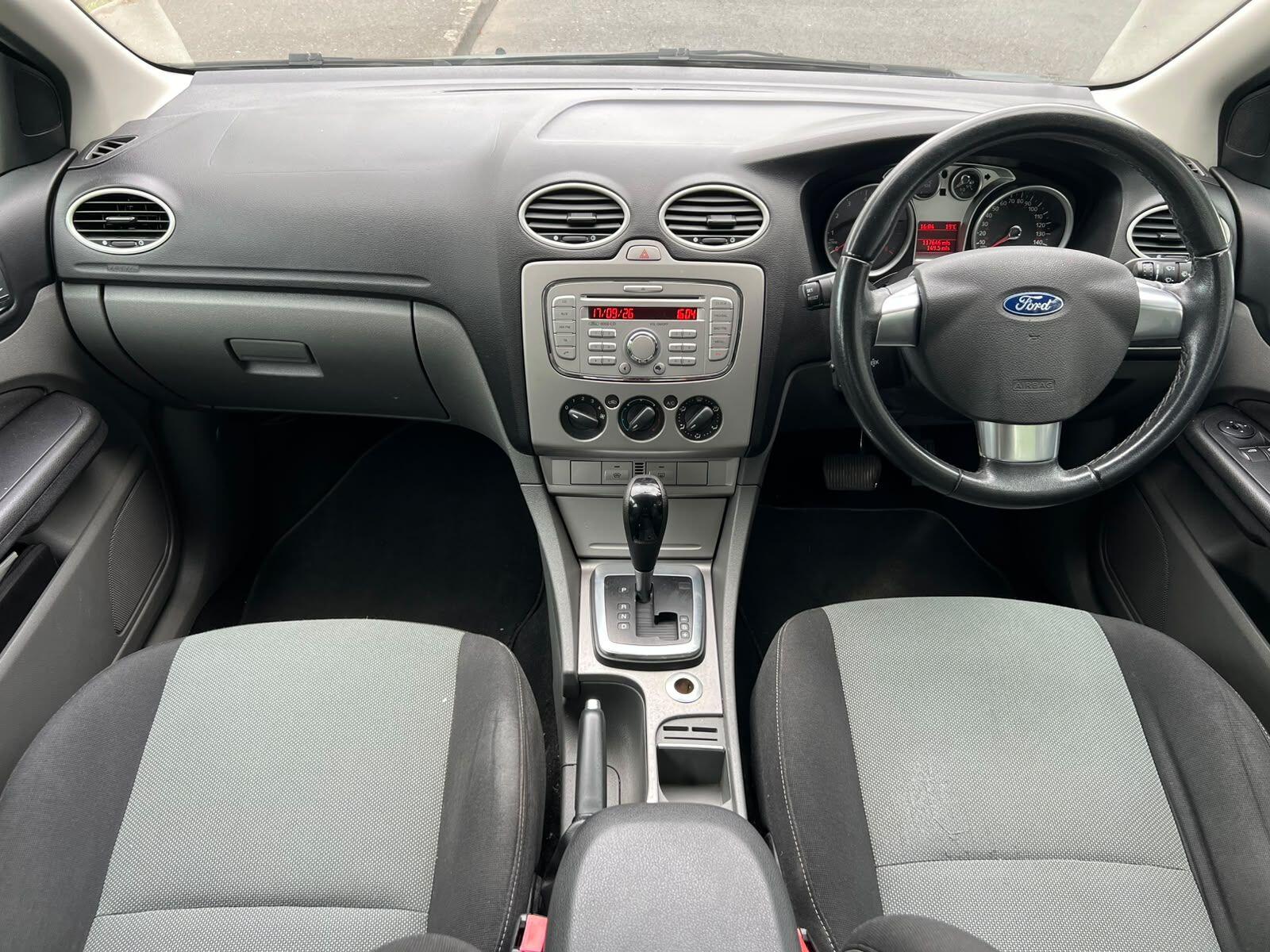 Ford Focus view 22