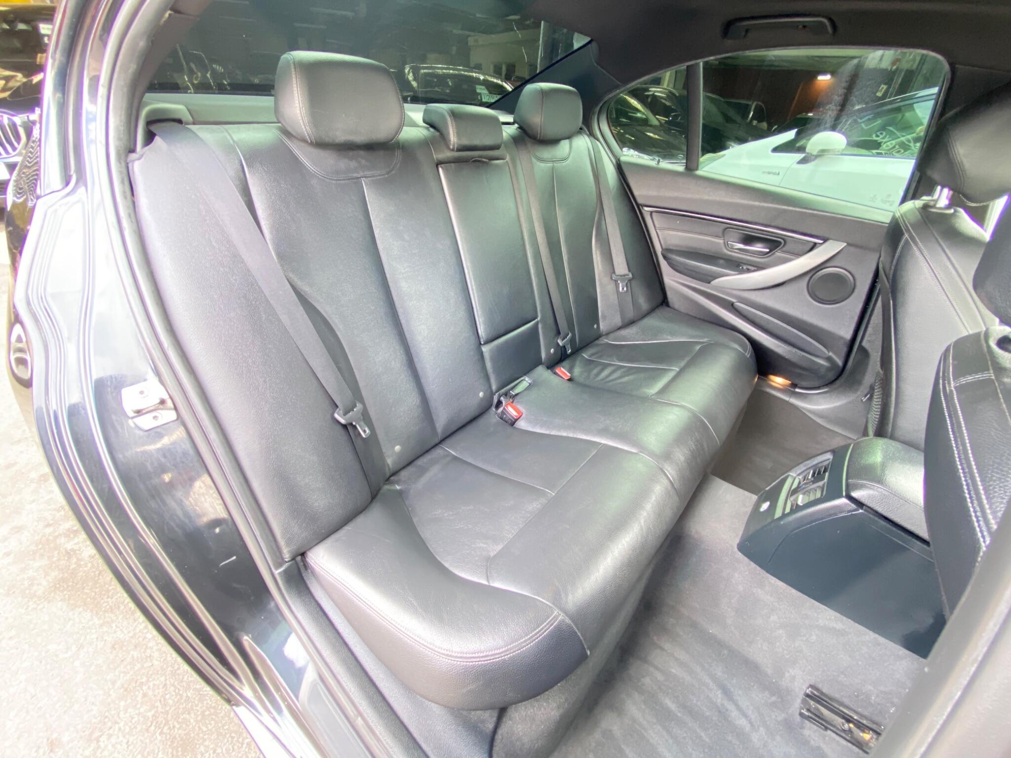 BMW 3 Series view 23