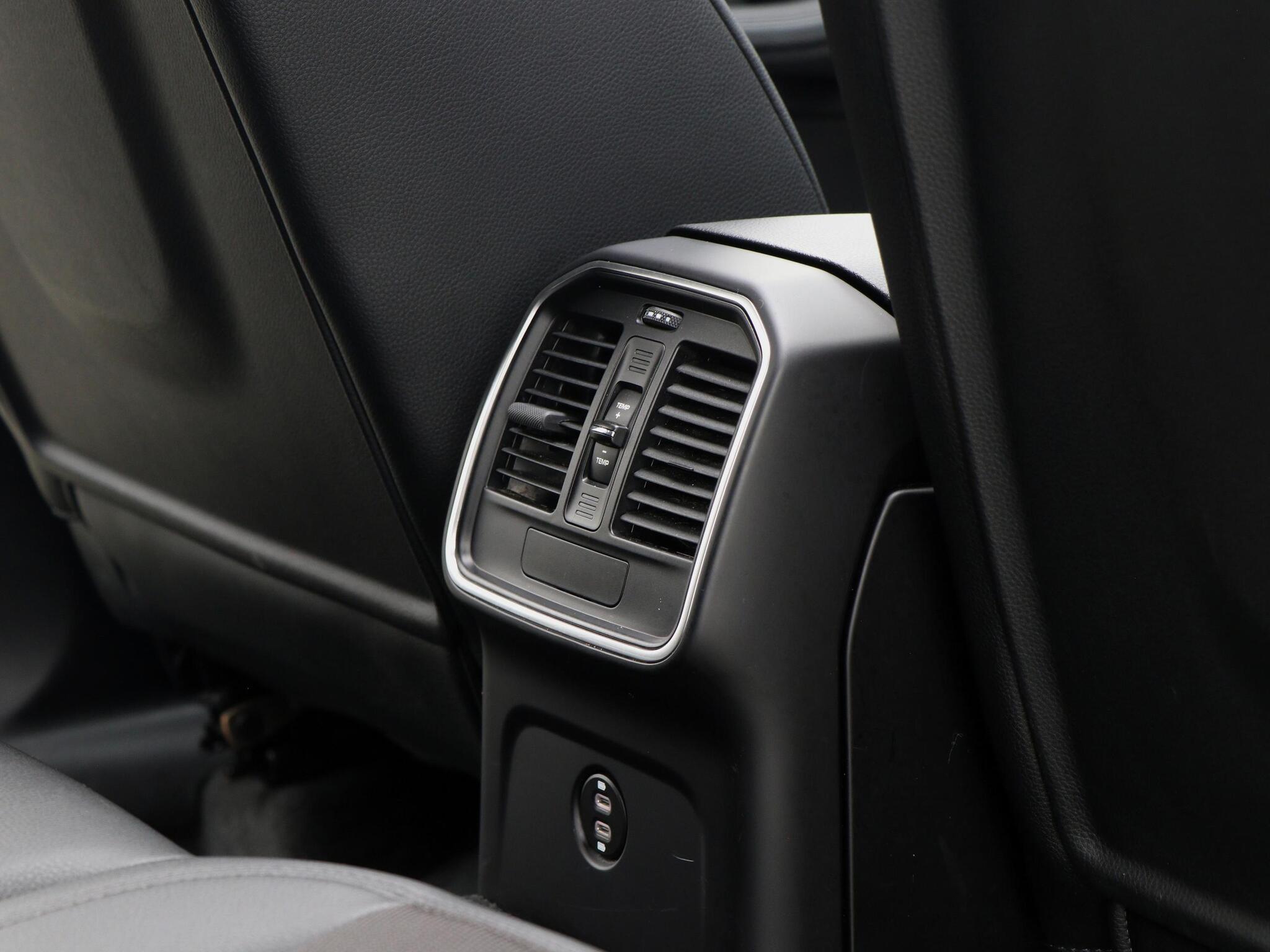 Porsche Macan view 29