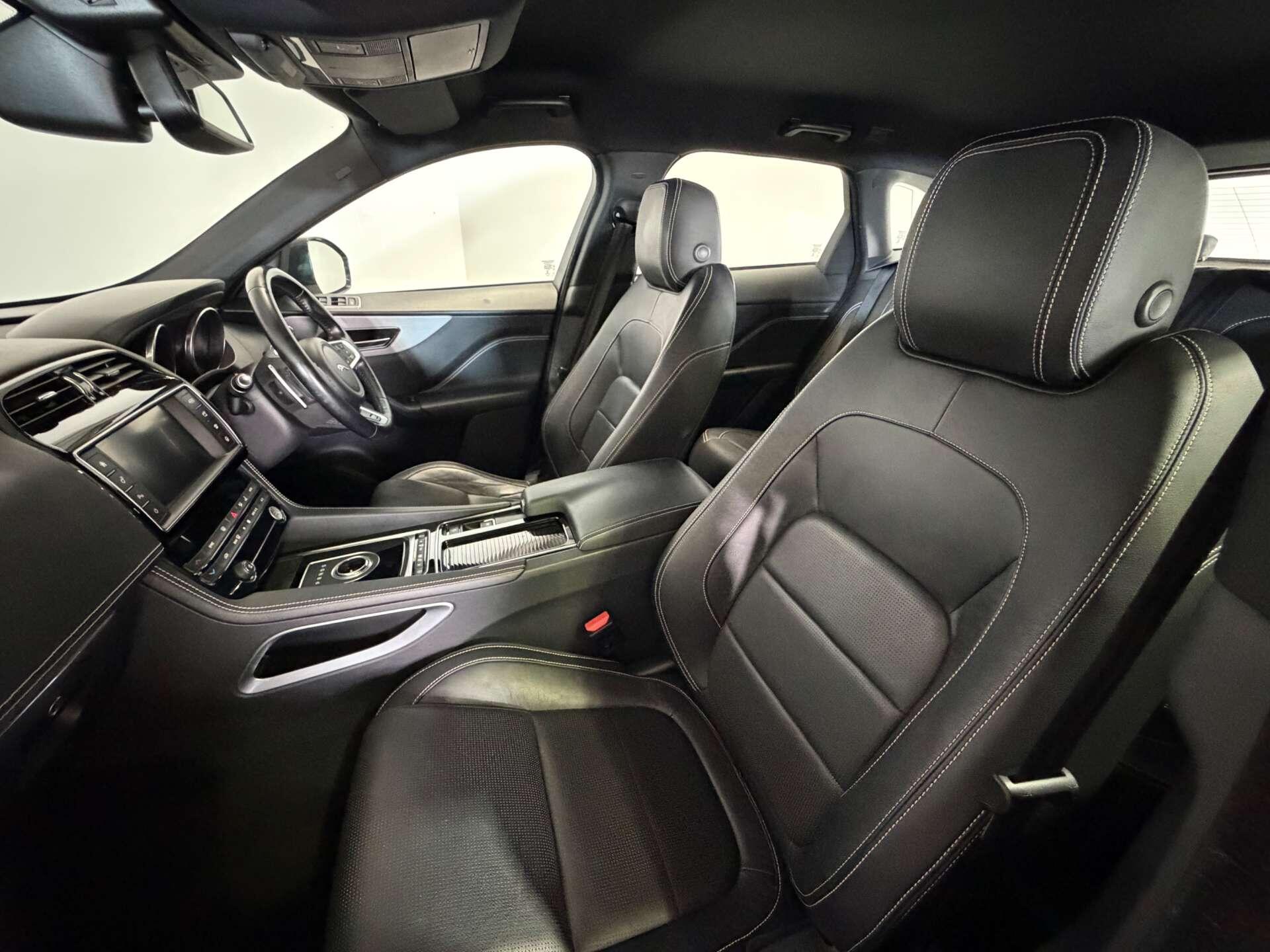 Jaguar F-Pace view 64