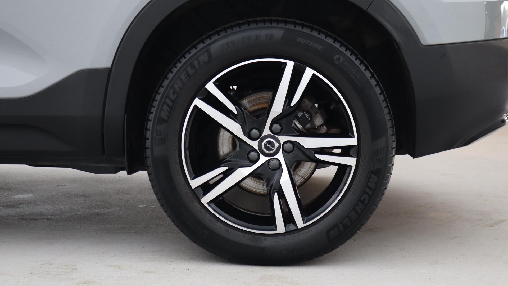 Volvo XC40 view 9