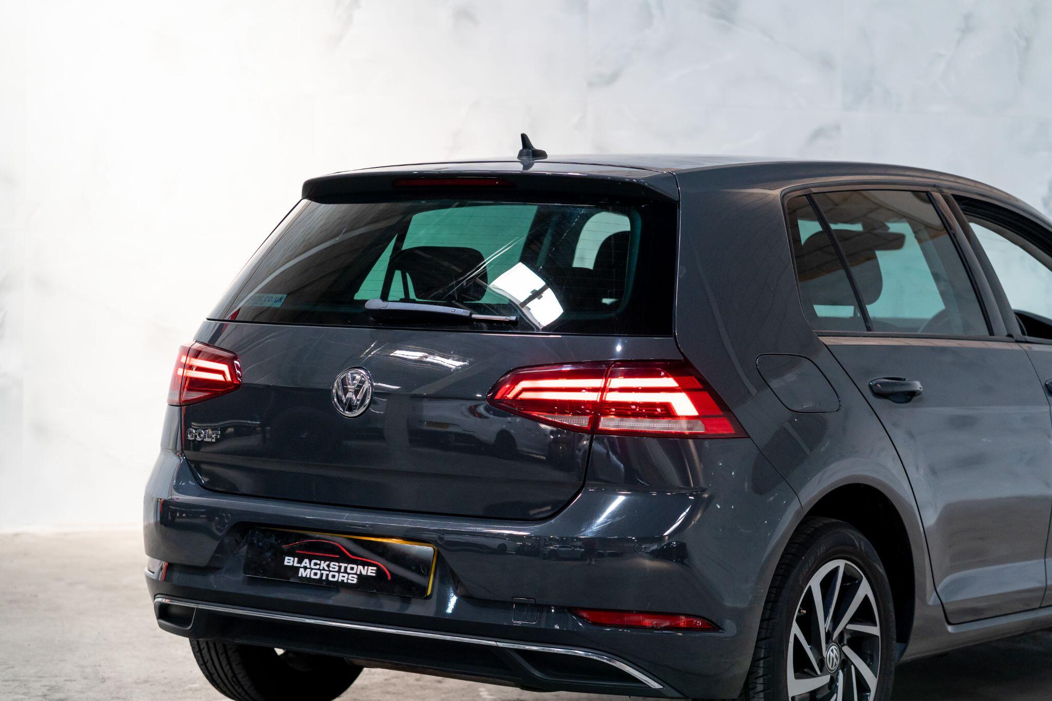 Volkswagen Golf view 11