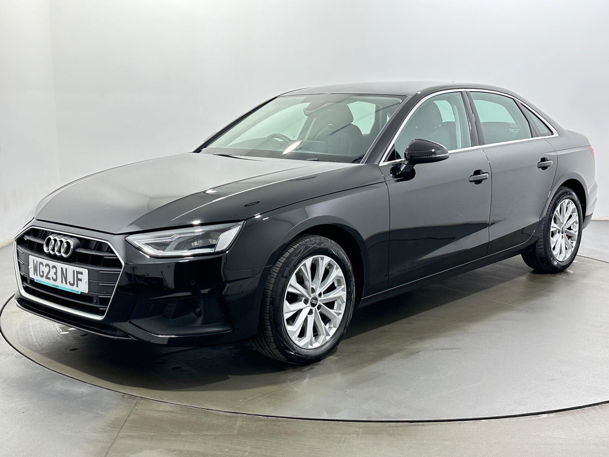 Audi A4 view 4