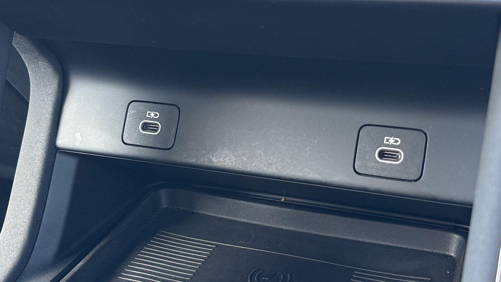Land Rover Discovery Sport view 33